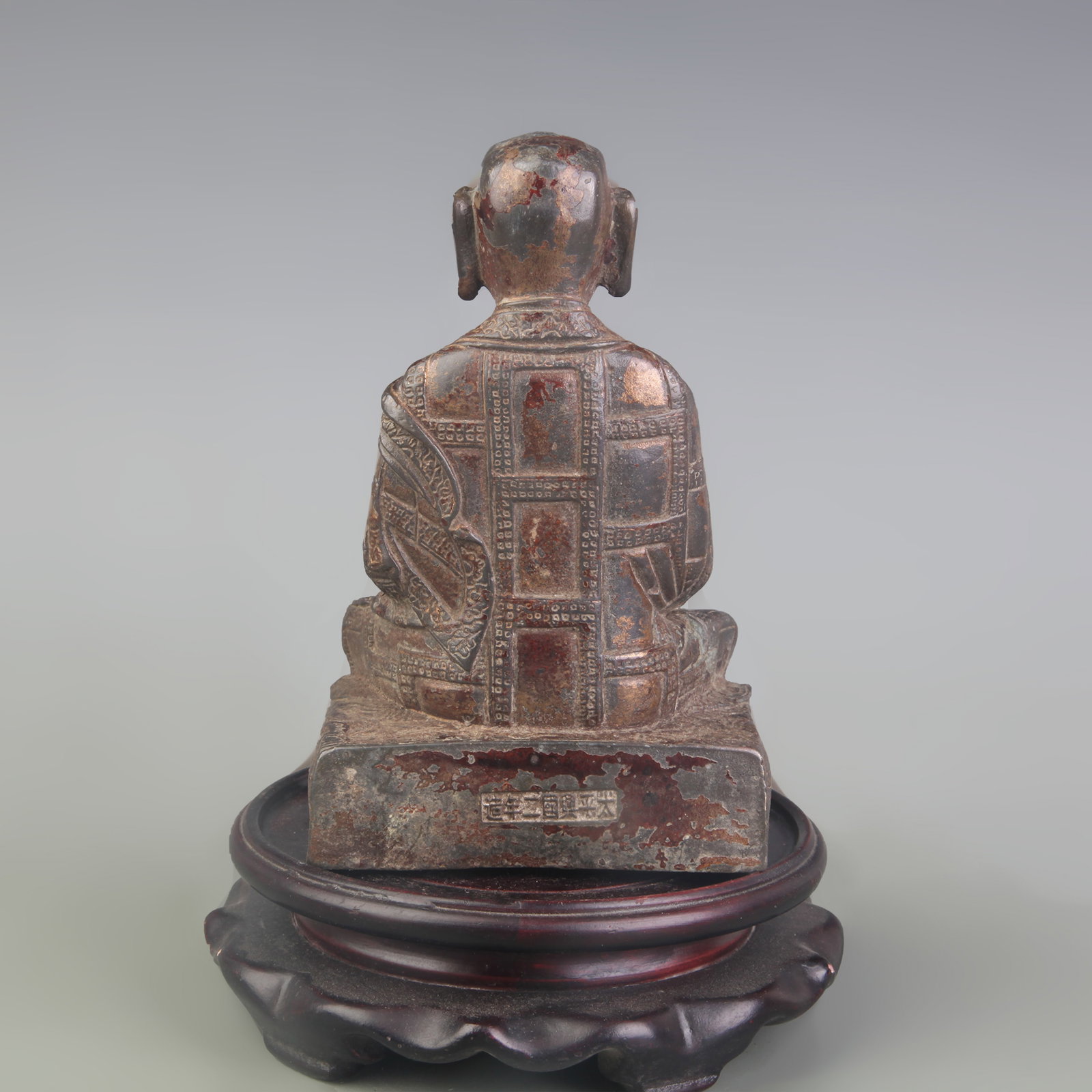 A FINE GILT-BRONZE ARHAT STATUE - 4