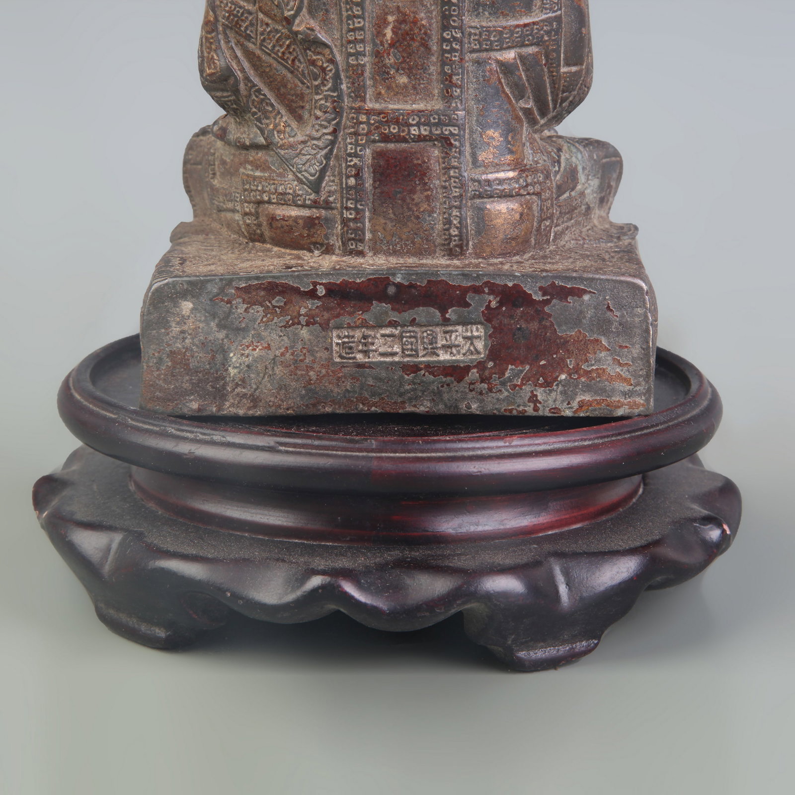 A FINE GILT-BRONZE ARHAT STATUE - 5