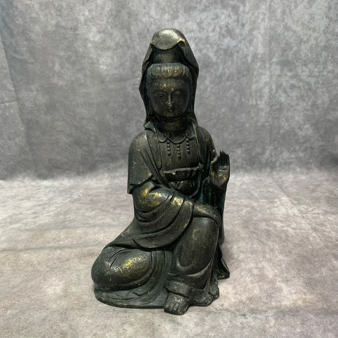 A FINE BRONZE GUANYIN STATUE: Qing Dynasty; Long: 5.1 inch; Width: 4 inch; High: 8.8 inch. Wooden base for picture and display only.