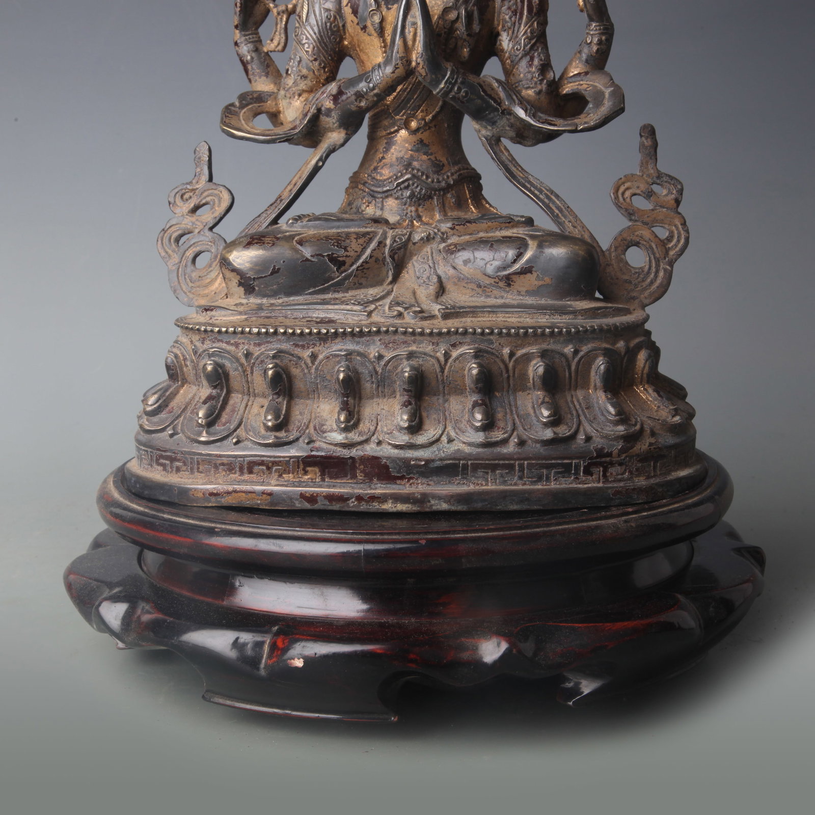 A FOUR-ARMED GUANYIN FIGURE - 3