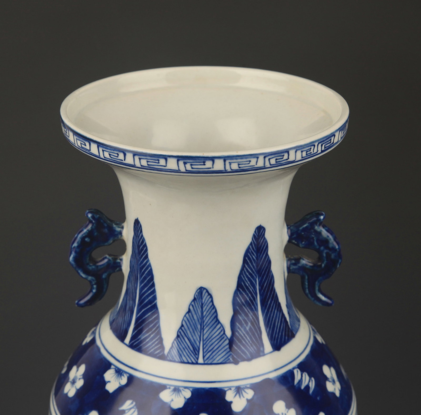 A BLUE-AND-WHITE FIGURAL DOUBLE-HANDLED VASE - 2