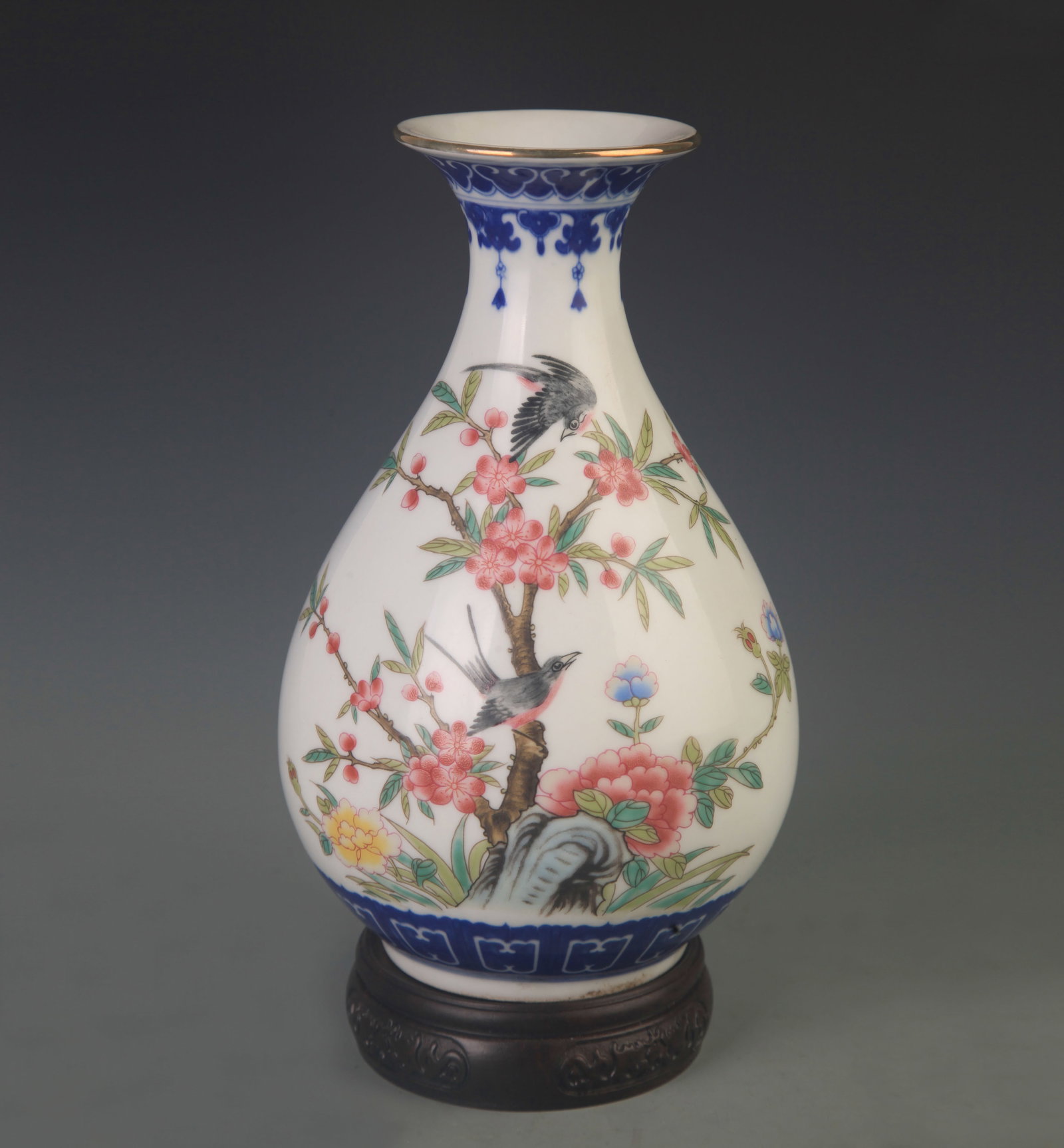 RARE BLUE AND WHITE FAMILLE ROSE YU HU CHUN STYLE VASE: Qing Dynasty Qian Long Period, High: 8.75 inch; Diameter:3.0 inch. Wooden base for picture and display only.