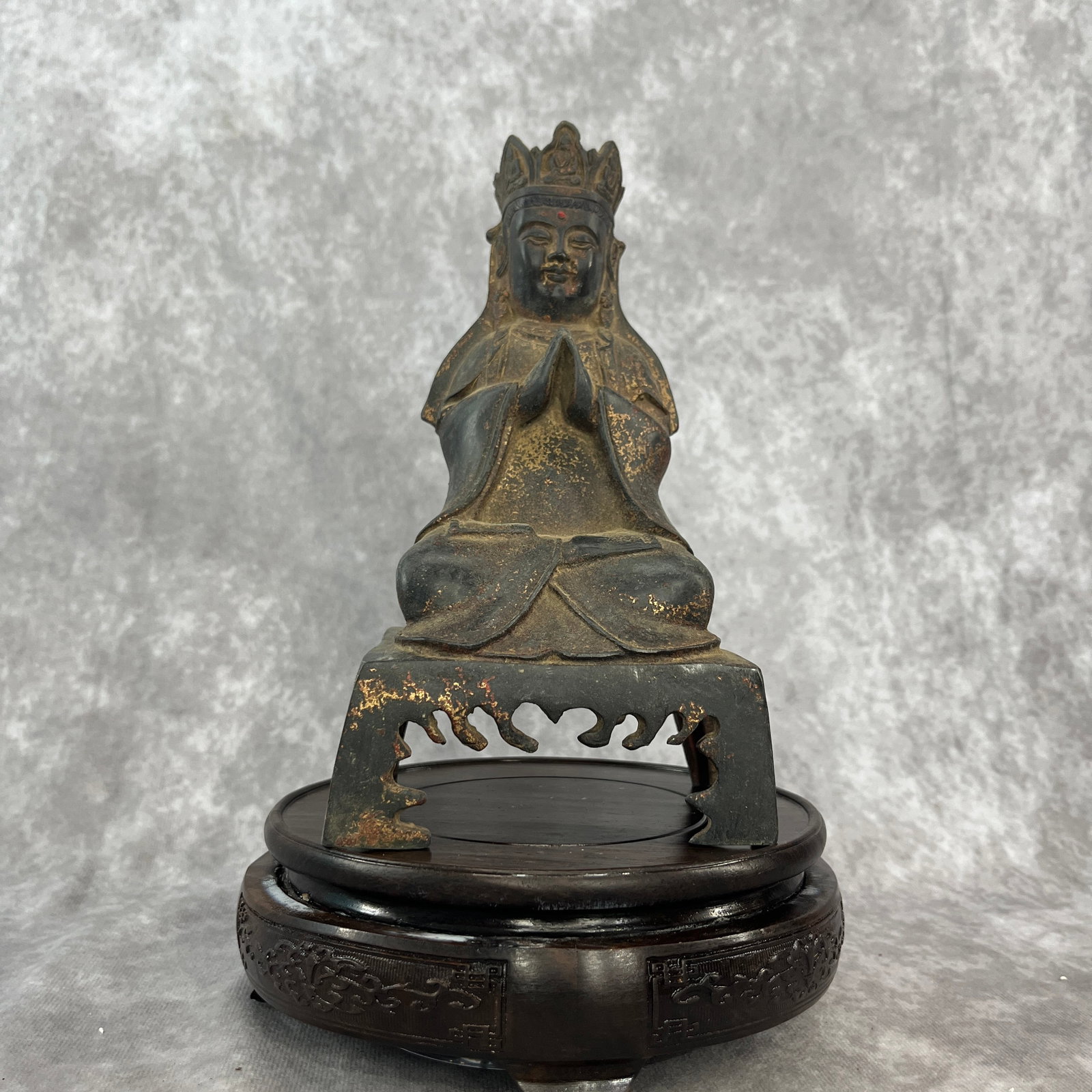 A FINE TIBETIAN BRONZE FIGURE OF AVALOKITESHVARA GUANYIN: 19th Century, Long: 4.6 inch; Width: 3.2 inch; High: 8 inch. Wooden base for picture and display only.
