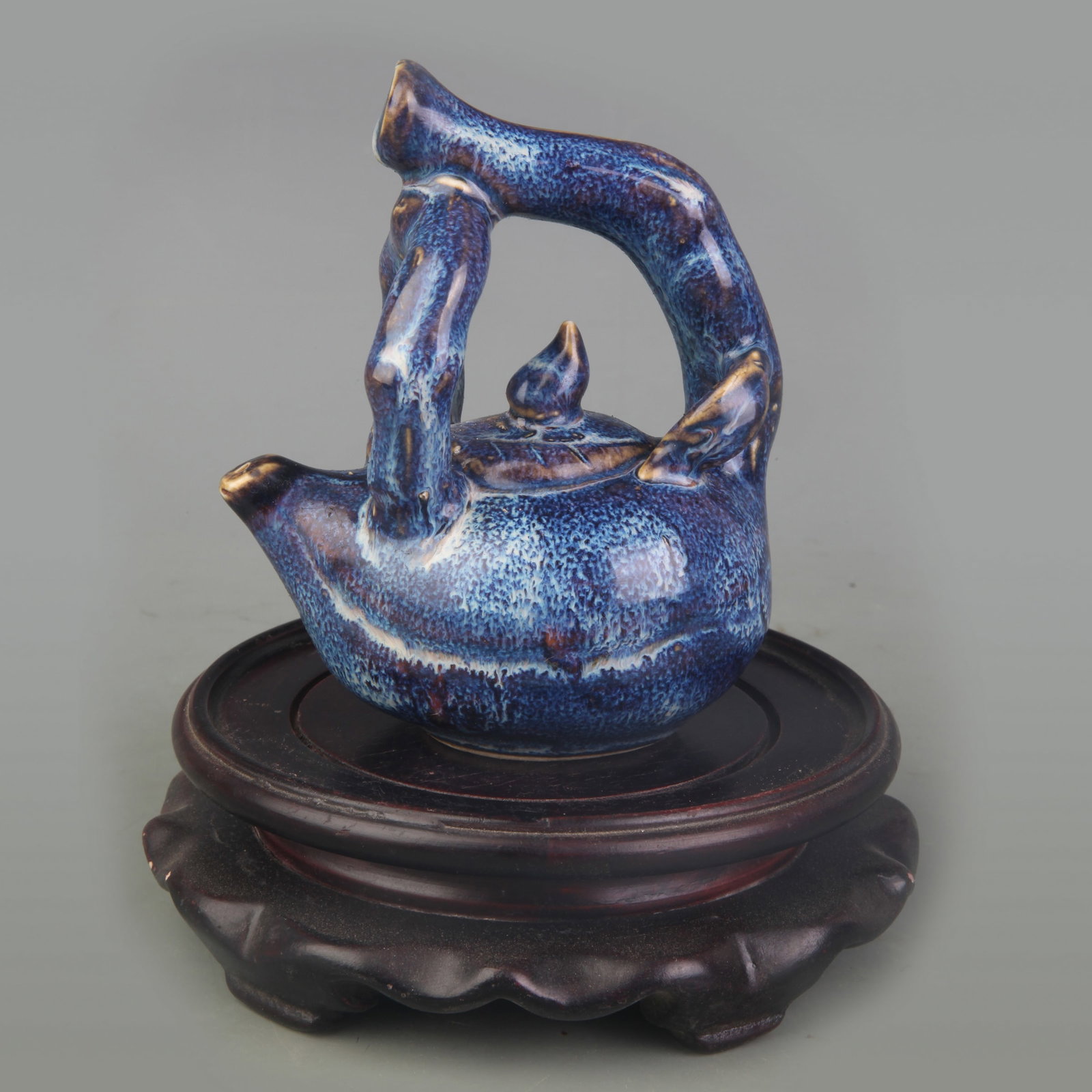 A SCHOLAR’S OBJECT PORCELAIN BRUSH WASHER (1 of 5)