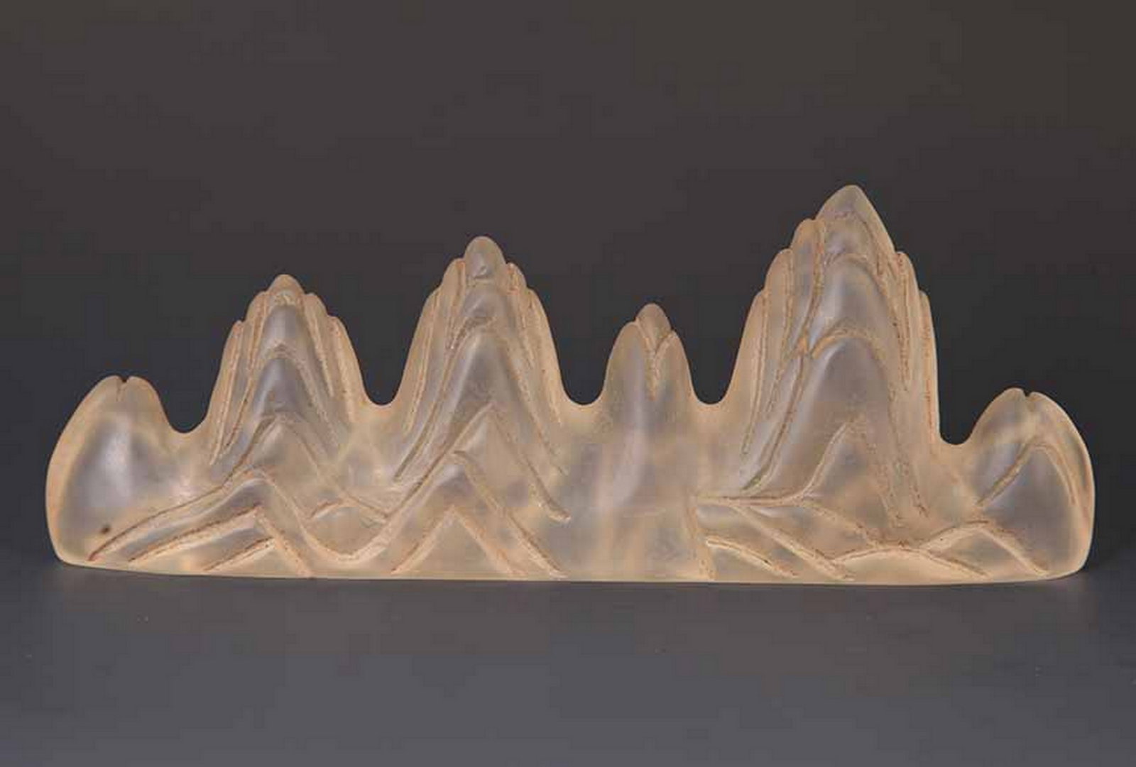 RARE FINE CRYSTAL MOUNTAIN STYLE PEN STAND: Qing Dynasty, High: 3.25 inch; Width: 1.25 inch; Long: 8.25 inch. Wooden base for picture and display only.