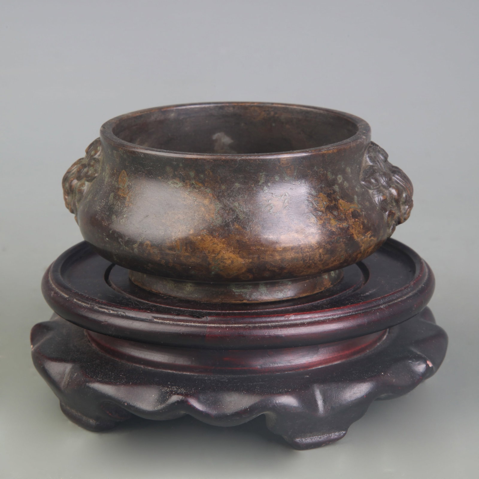 A CIRCULAR CENSER WITH ANIMAL-HEAD HANDLES: Qing Dynasty; Diameter: 3.2 inch; High: 1.8 inch; Wooden base for picture and display only.