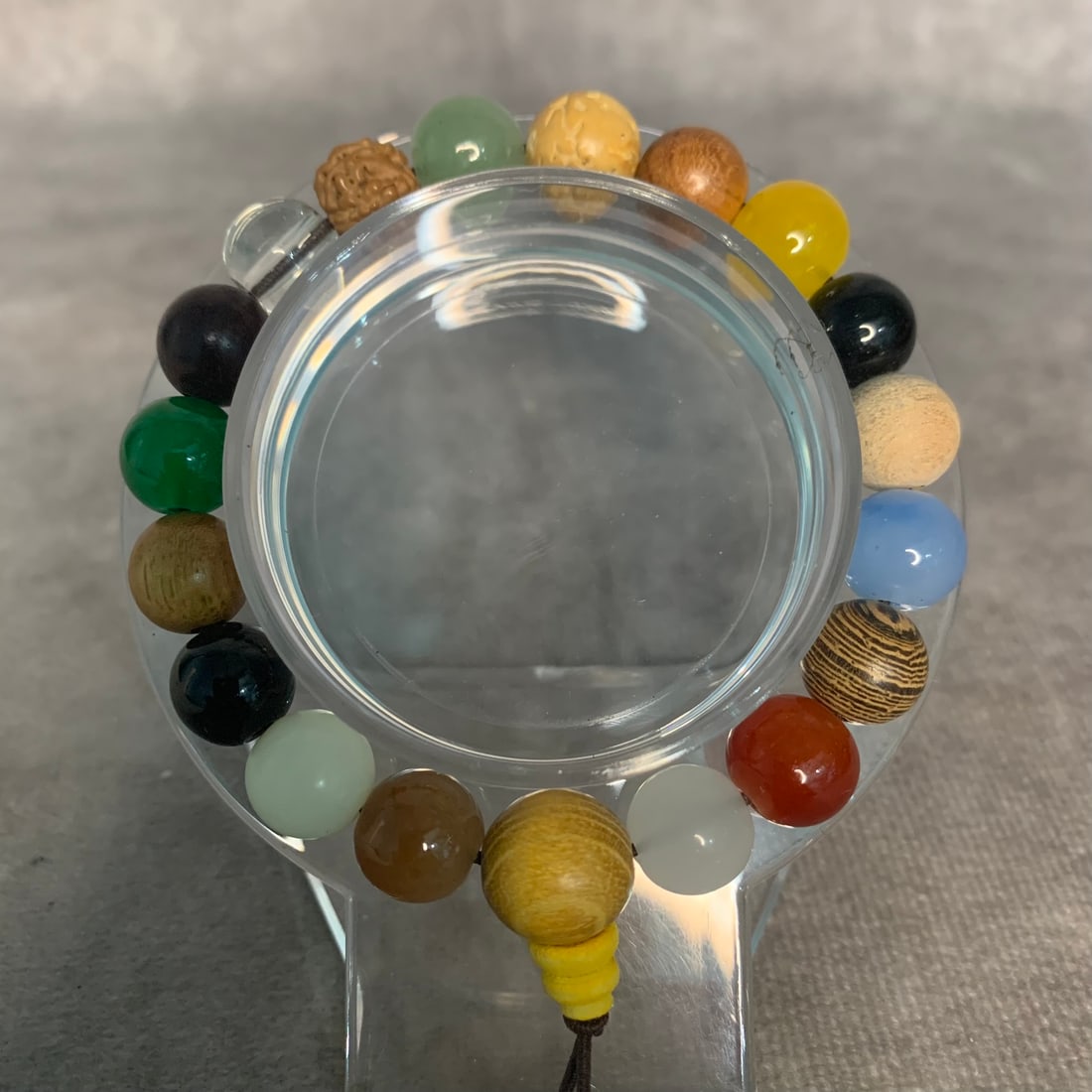 A FINE PUTI SEED MADE BRACELET - 2