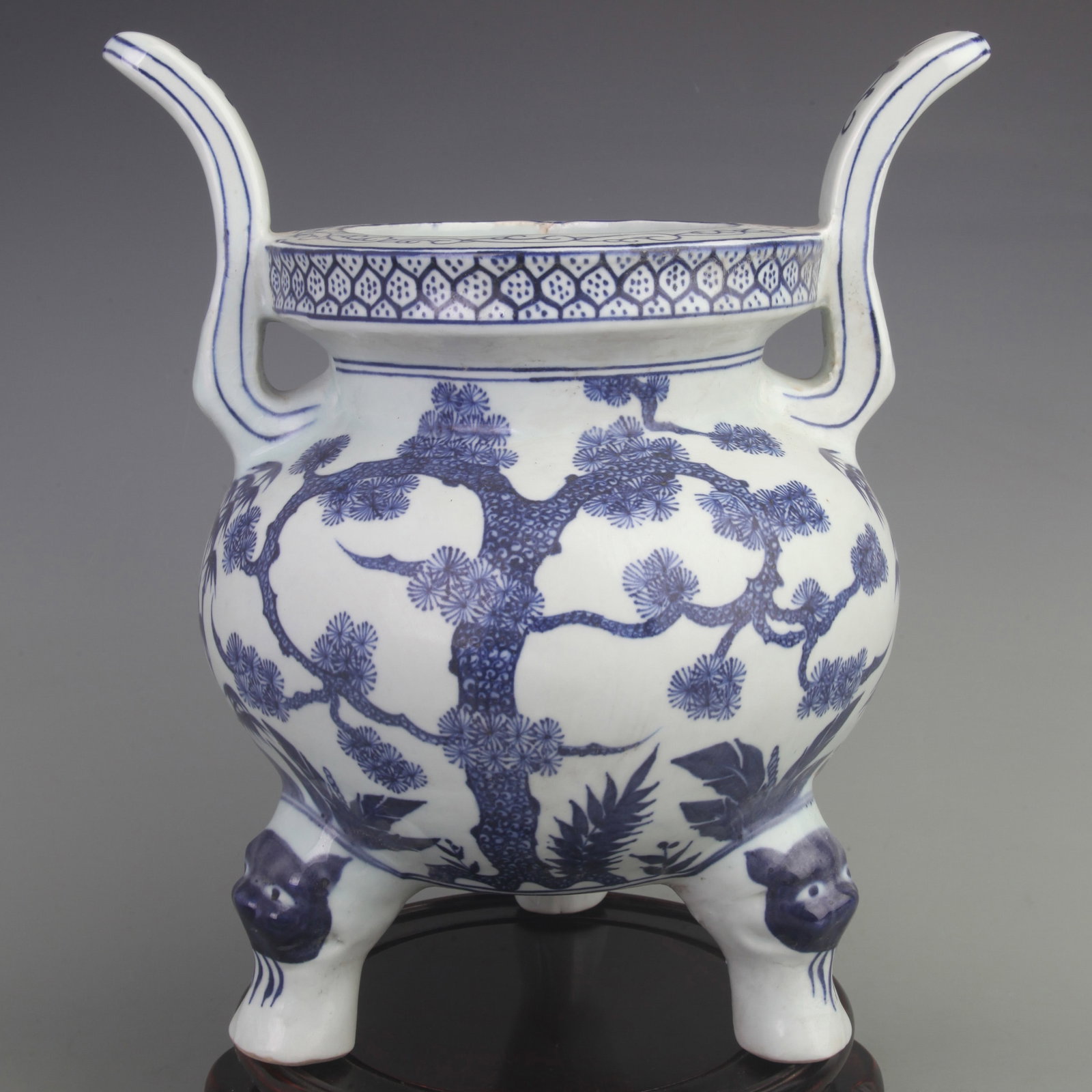 BLUE AND WHITE PINE TREE PATTERN PORCELAIN INCENSE BURNER (1 of 6)