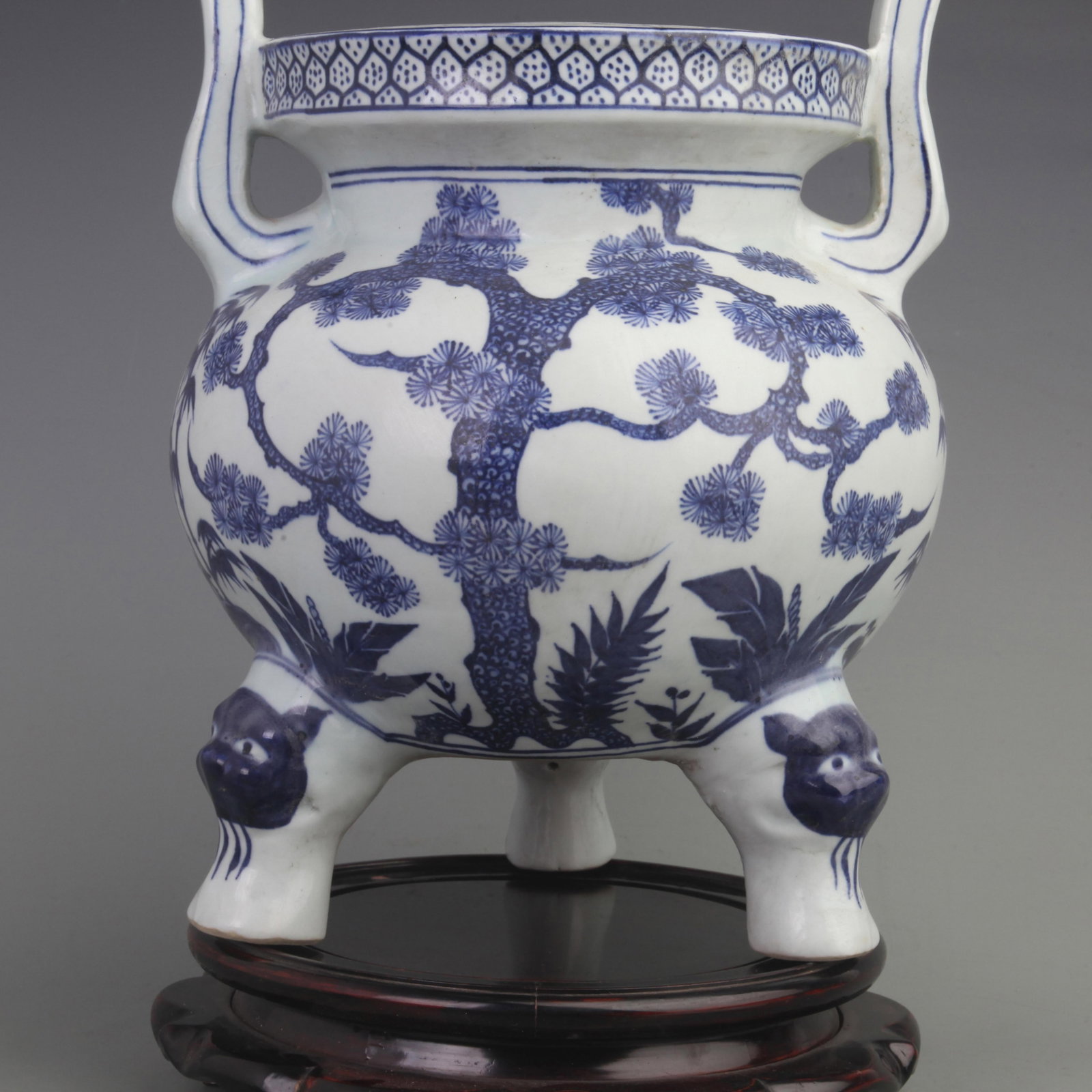BLUE AND WHITE PINE TREE PATTERN PORCELAIN INCENSE BURNER - 2