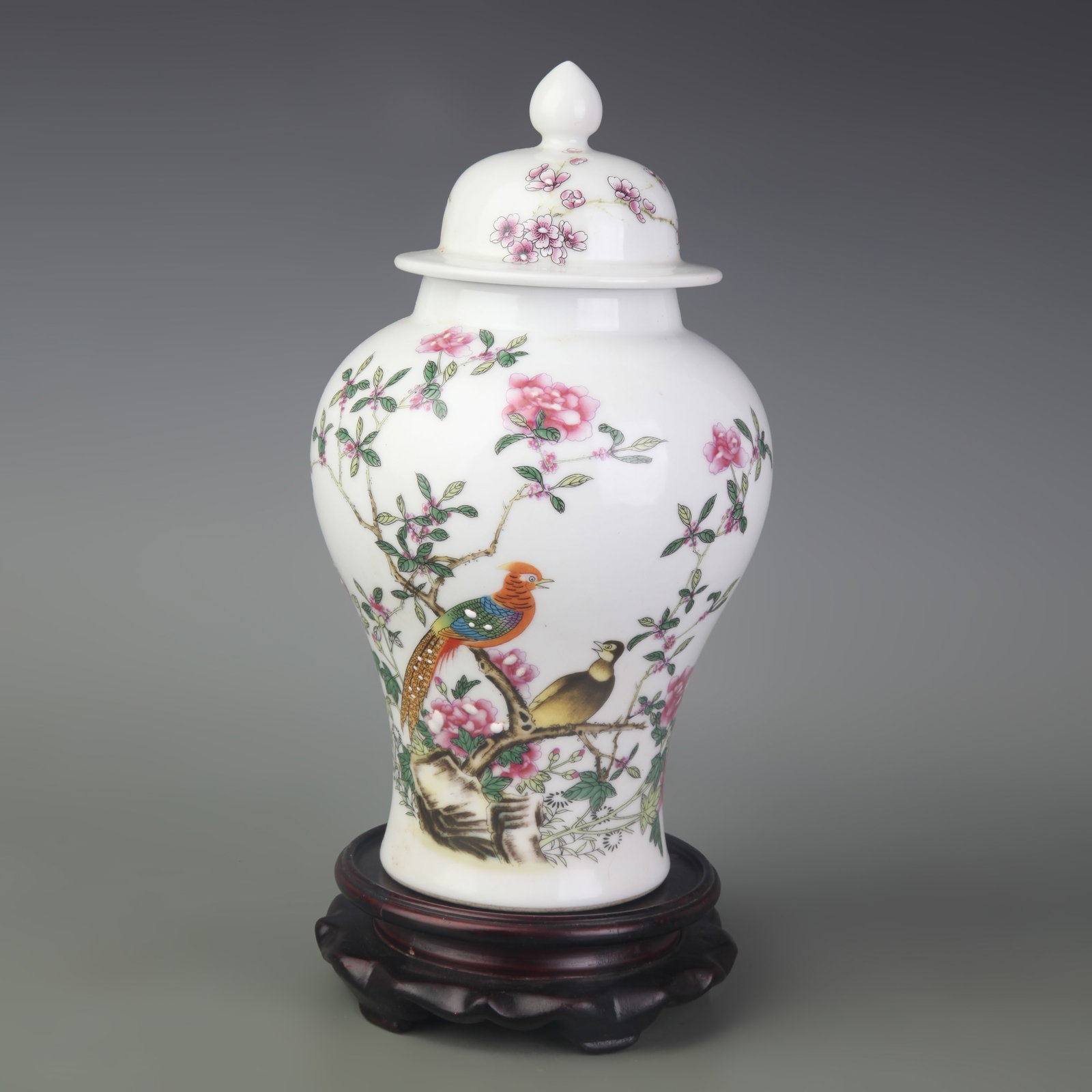 FAMILLE ROSE ZHONG KUI PAINTING CYLINDRICAL VASE: Qing Dynasty Qian Long Period; High: 10.1 inch; Width: 3.50 inch; Wooden base for picture and display only.