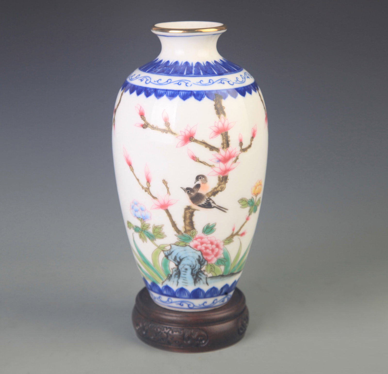 RARE BLUE AND WHITE FAMILLE ROSE PORCELAIN VASE: Qing Dynasty Qian Long Period, High: 8.25 inch; Diameter:2.0 inch. Wooden base for picture and display only.