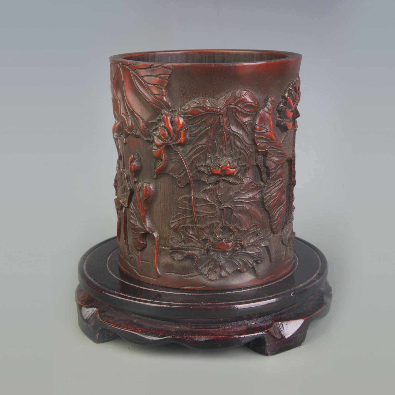 A CARVED BAMBOO BRUSH POT: 20th Century; Diameter: 5.0 inch; High: 5.7 inch; Wooden base for picture and display only.