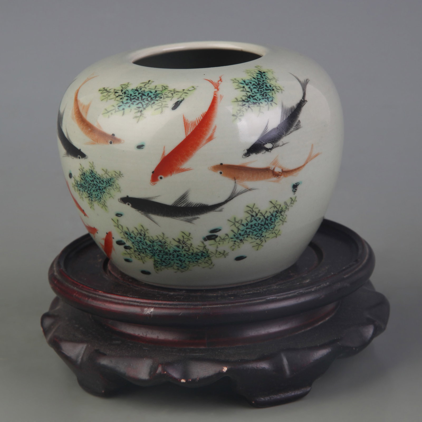 FAMILLE ROSE WATER POT WITH FISH MOTIF (1 of 5)