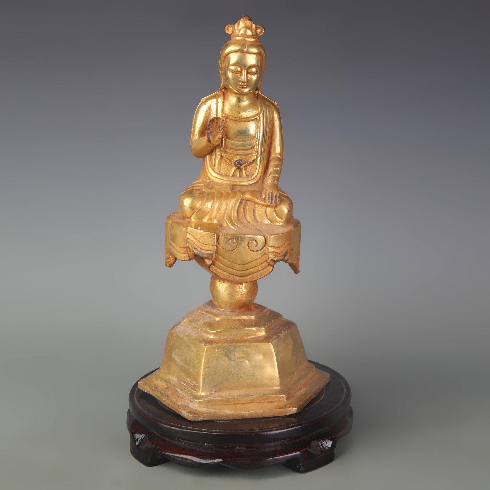 A FINE GILT BRONZE BUDDHA STATUE: Qing Dynasty; Width: 6.0 inch; High: 11.0 inch. Wooden base for picture and display only.