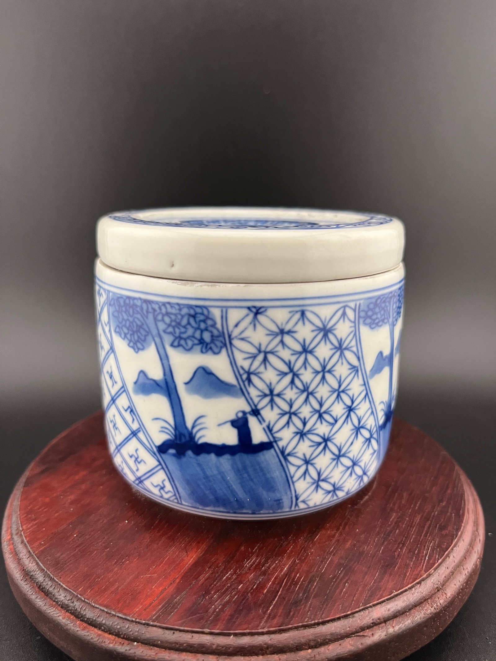 BLUE AND WHITE PORCELAIN SEAL PASTE BOX WITH LANDSCAPE PAINTING (1 of 7)