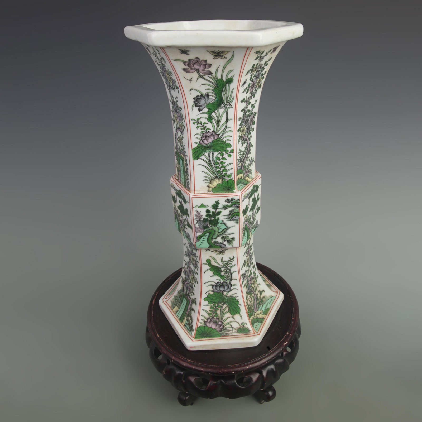 A FINE FAMILLE ROSE HEXAGONAL FLORAL PATTERN PORCELAIN VASE (1 of 5)