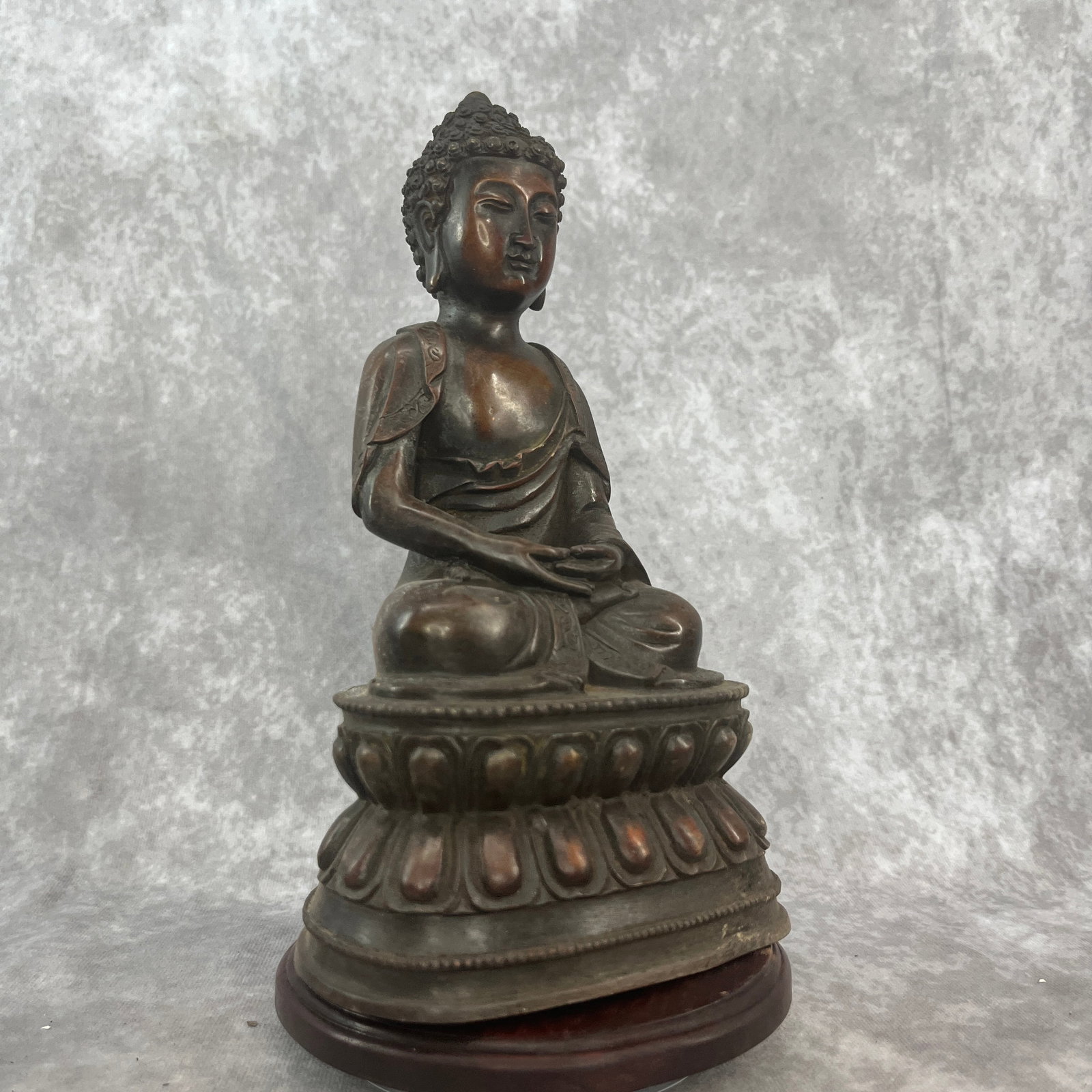 A FINE BRONZE SHAKYAMUNI BUDDHA STATUE - 2