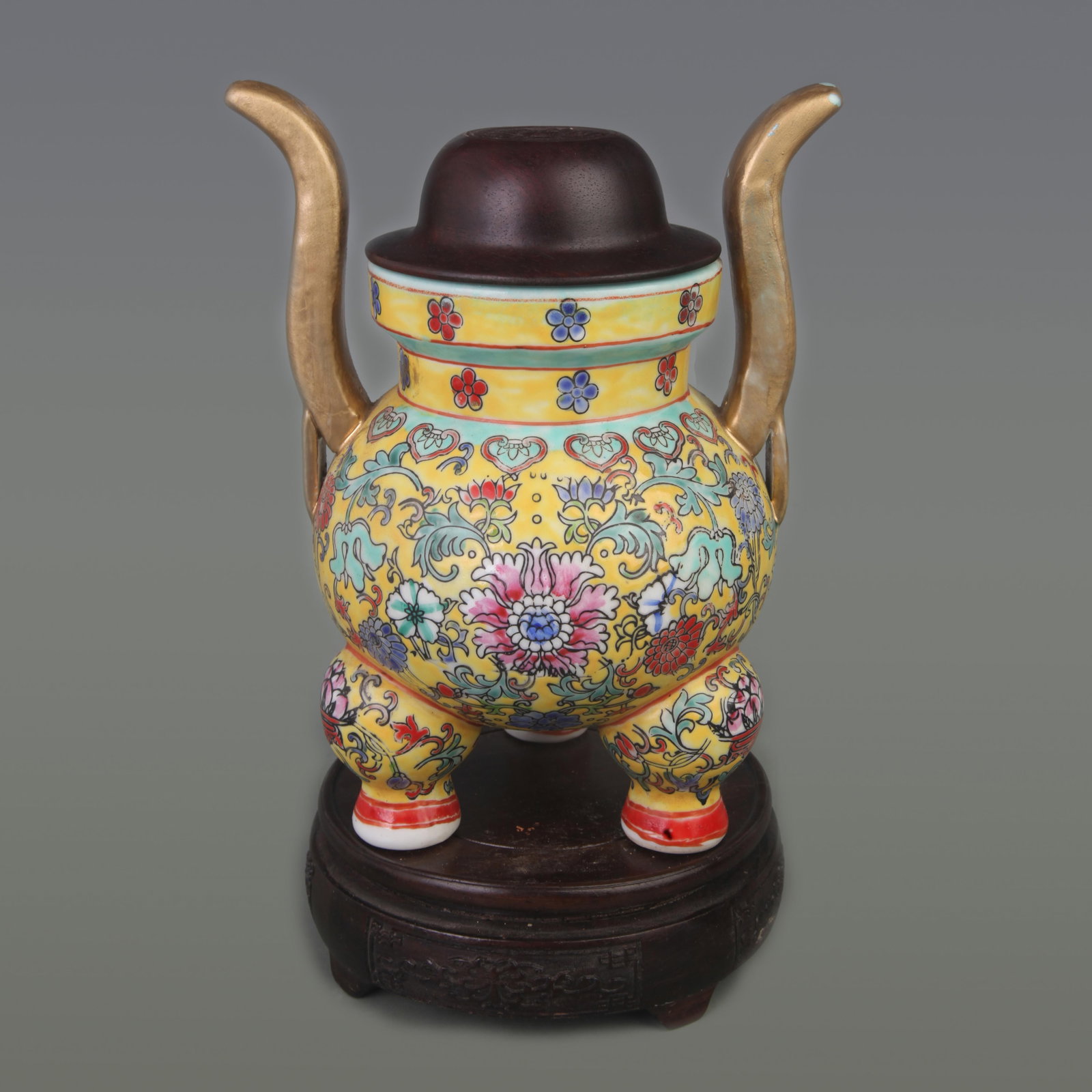 RARE FAMILLE ROSE FLOWER PATTERN THREE FOOT PORCELAIN CENSER WITH REDWOOD LID: Qing Dynasty, Diameter:6.5 inch; High: 8.0 inch. Wooden base for picture and display only.
