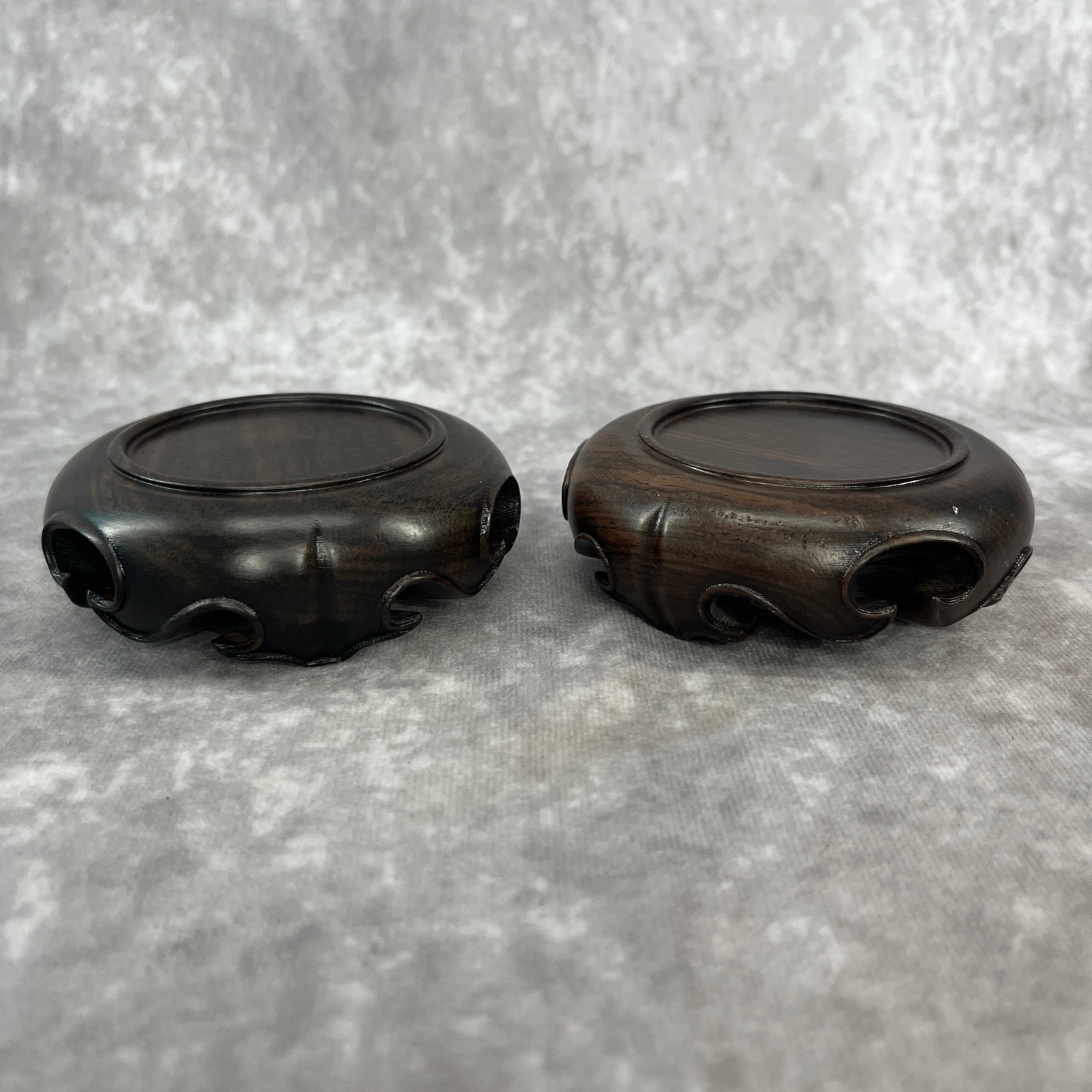 PAIR OF HARDWOOD MADE DISPLAY STAND: Modern; High: 1.3 inch; Diameter: 3.8 inch. Wooden base for picture and display only.