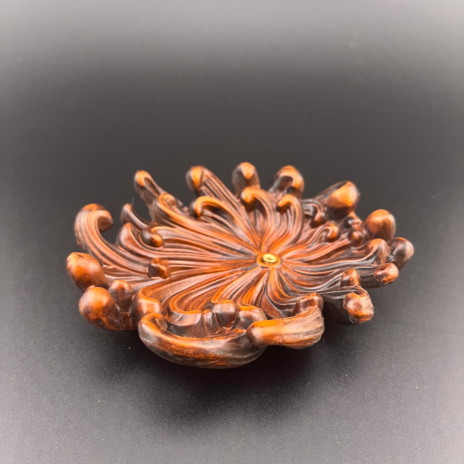 MODERN HAND CARVED "CHRYSANTHEMUM" STYLE INCENSE HOLDER: Modern; Long: 3.8 inch; Width: 3 inch; High: 1.1 inch.