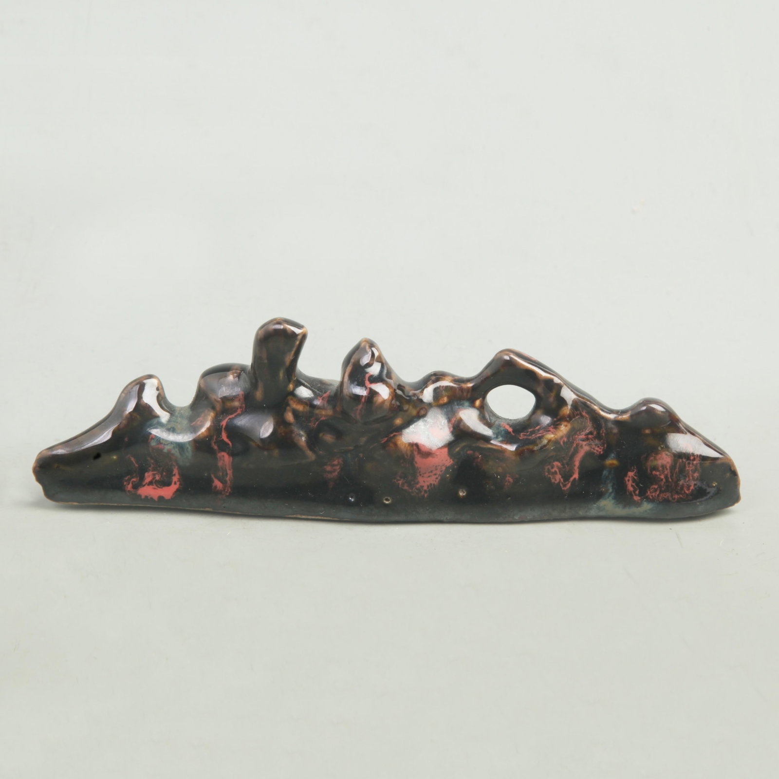 A FINE BLACK GLAZED PORCELAIN PEN HOLDER (1 of 5)
