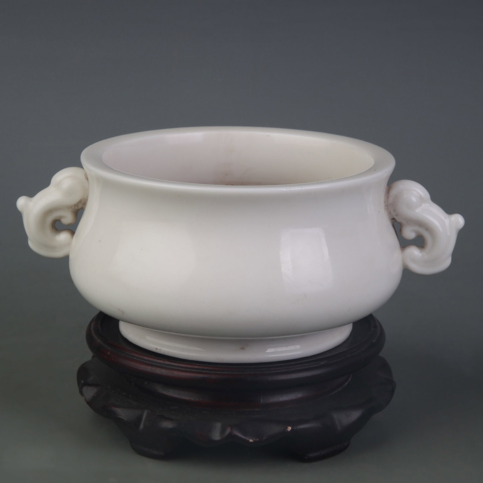 DEHUA WHITE PORCELAIN BLANC-DE-CHINE DOUBLE-HANDLED PORCELAIN CENSER: Ming Dynasty Style; Diameter: 5.0inch ; High:2.8inch; Wooden base for picture and display only.