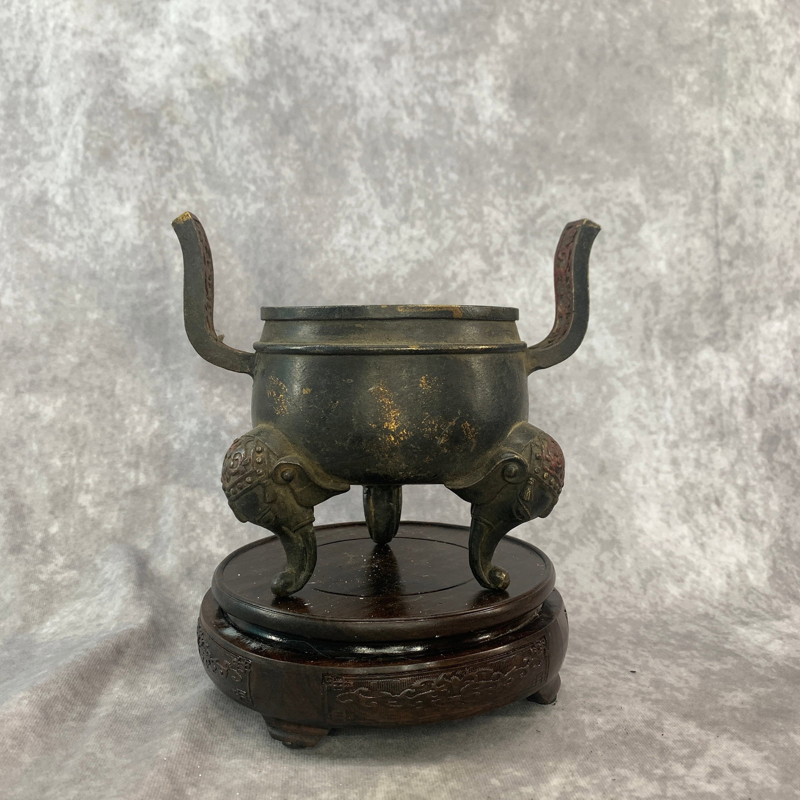 A FINE BRONZE ELEPHANT HEAD TRIPOD INCENSE BURNER (1 of 6)