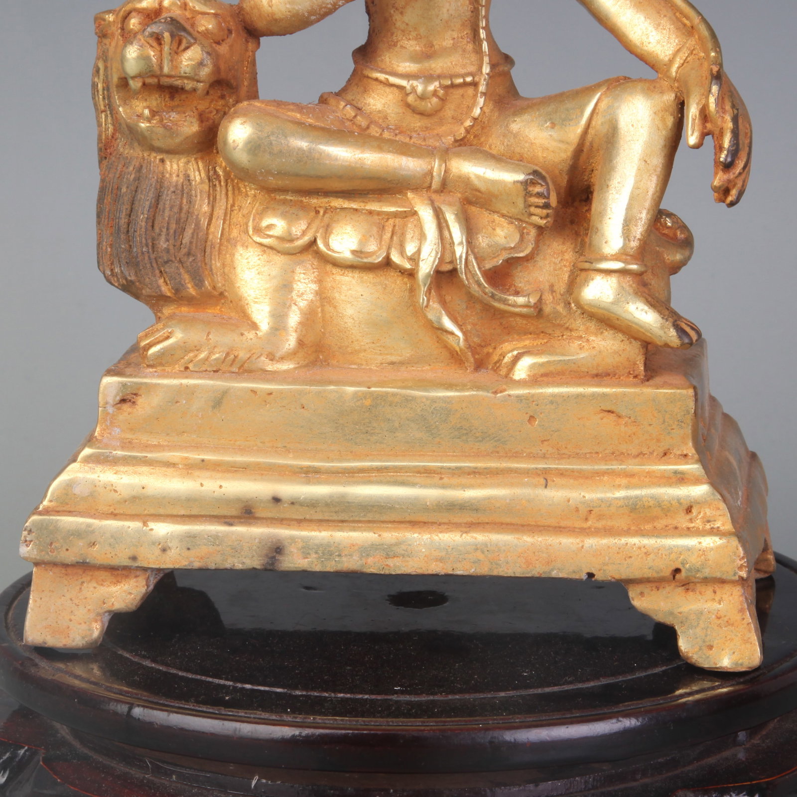 A FINE GILDED BRONZE BUDDHA STATUE - 3
