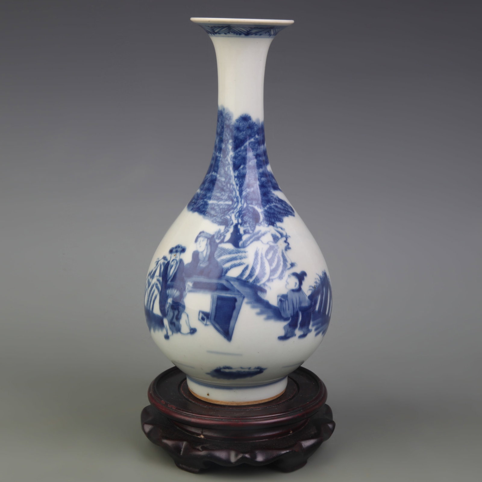 A BLUE-AND-WHITE FIGURAL YUHUCHUN PORCELAIN VASE: Qing Dynasty; High: 9.2 inch; Wooden base for picture and display only.