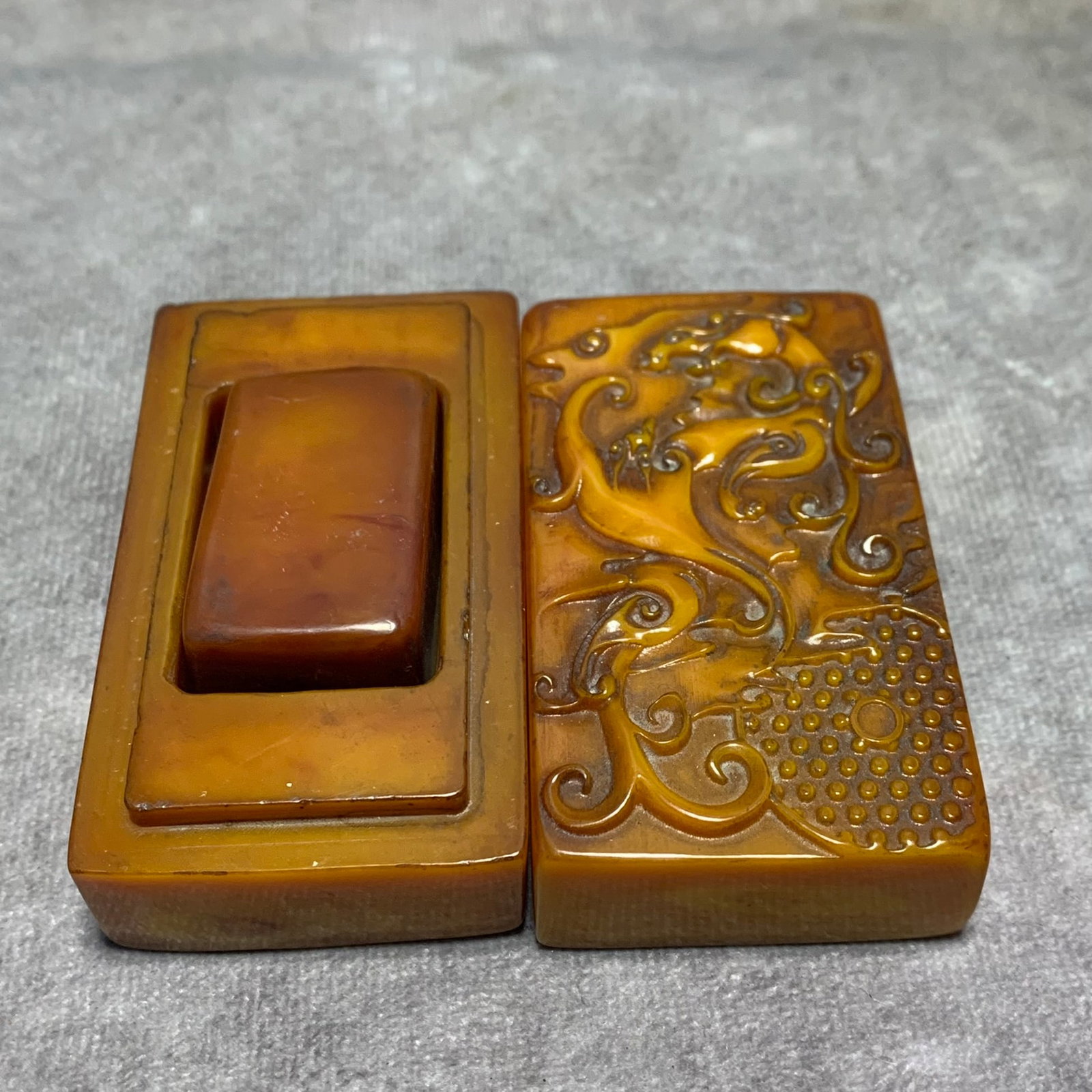 A CELLULOID SEAL WITH CELLULOID VASE - 2