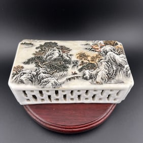 FAMILLE ROSE LANDSCAP PAINTING PORCELAIN INK REST