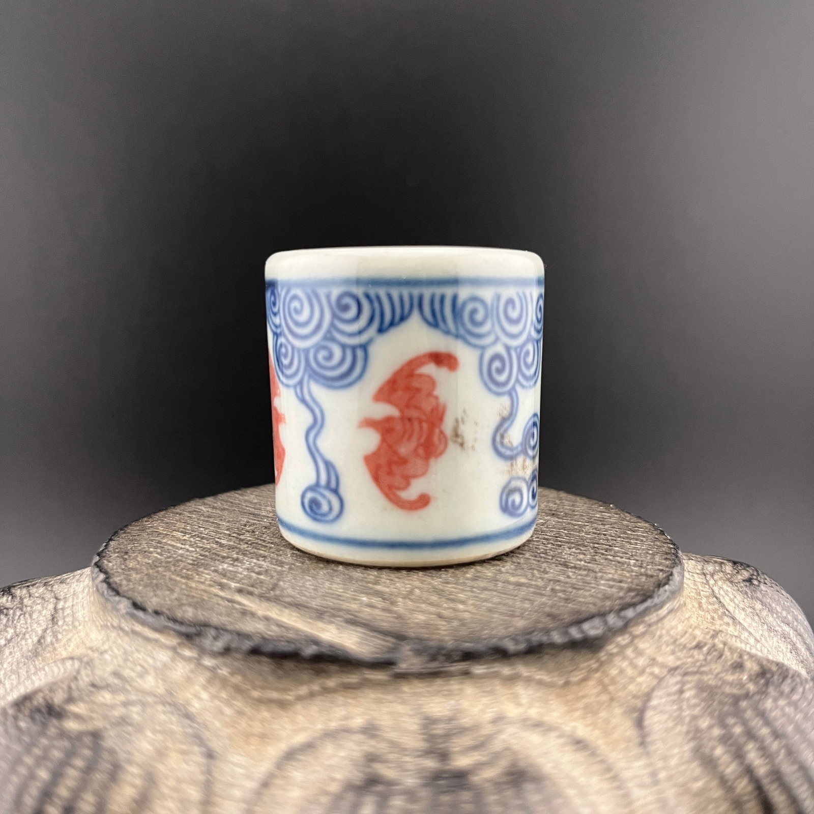 A FINE BAT PATTERN PORCELAIN THUMB RING (1 of 5)