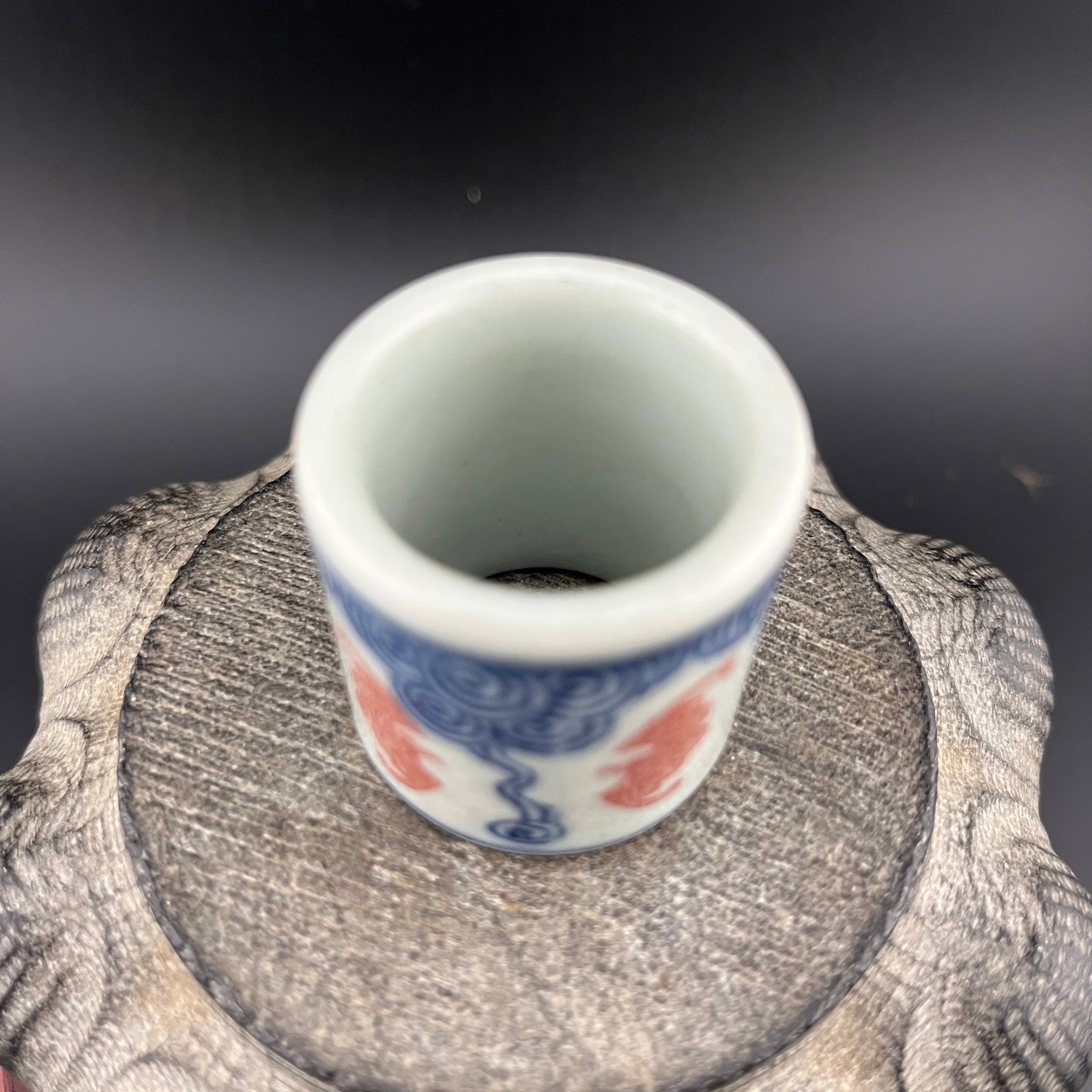 A FINE BAT PATTERN PORCELAIN THUMB RING - 5