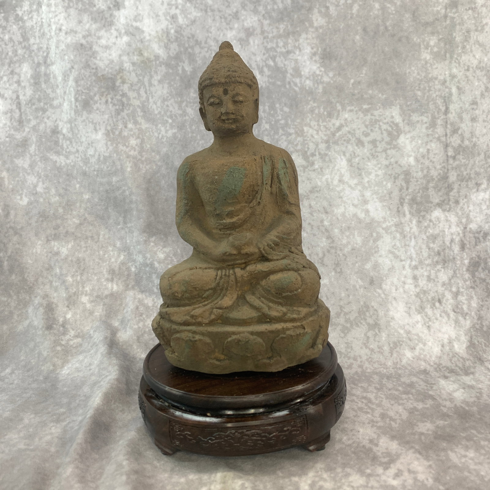 A FINE WOOD CARVING SHAKYAMUNI BUDDHA STATUE: 19th Century; Long: 5.4 inch; Width: 3.5 inch; High: 9.7 inch. Wooden base for picture and display only.
