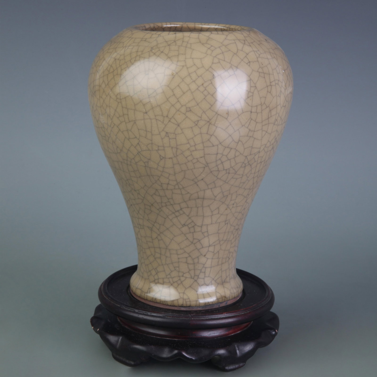 A FINE GE KILN PORCELAIN VASE: Song Dynasty Style, Diameter: 2.9 in ; High: 7.1 in; Wooden base for picture and display only.