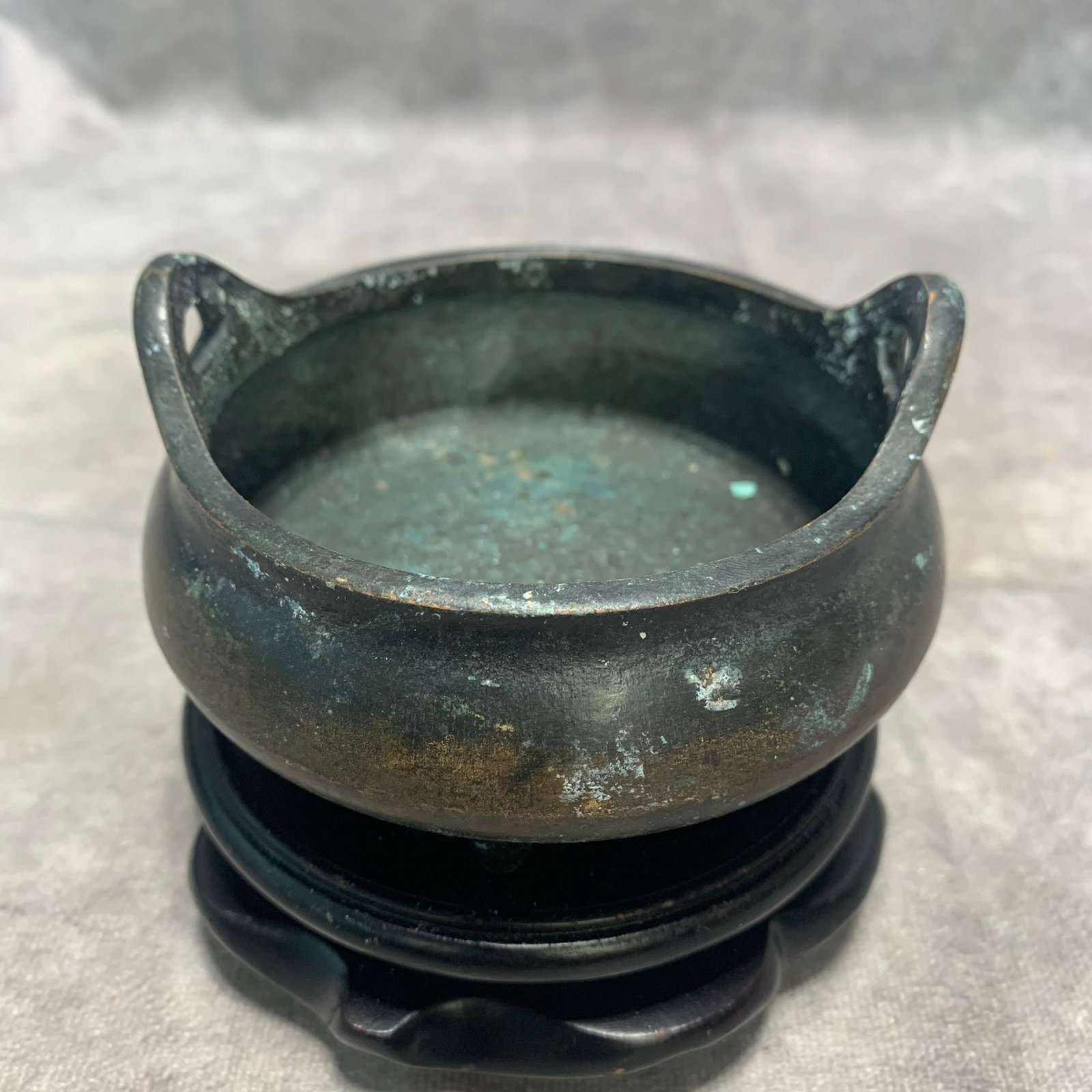 A FINE BRONZE TRIPOD INCENSE BURNER: Ming Dynasty Style; High: 2.3 inch; Diameter: 4.1 inch; Wooden base for picture and display only.