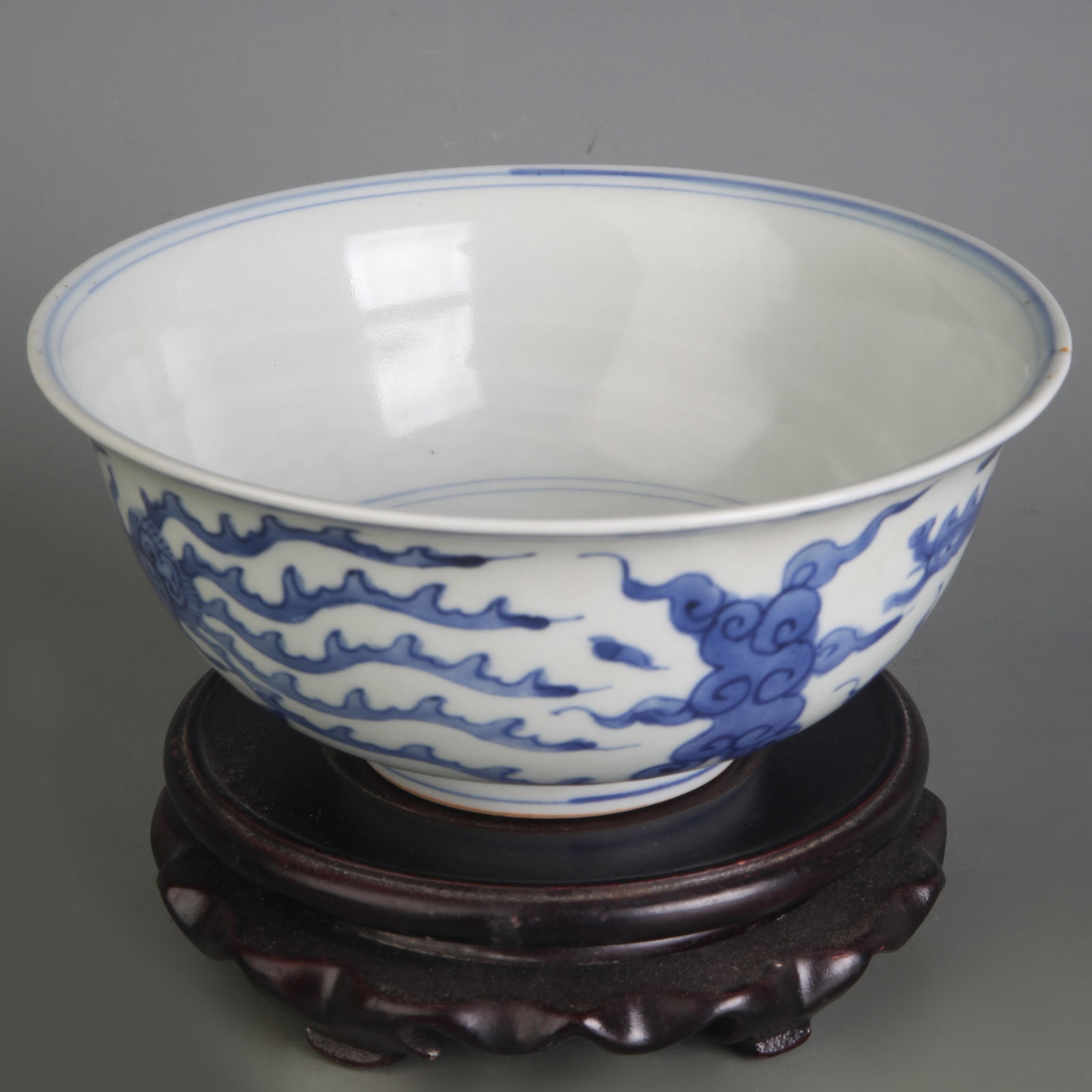 BLUE AND WHITE PHOENIX PATTERN PORCELAIN BOWL: Ming Dynasty Style; Diameter: 6.4 inch; High: 2.8 inch; Wooden base for picture and display only.