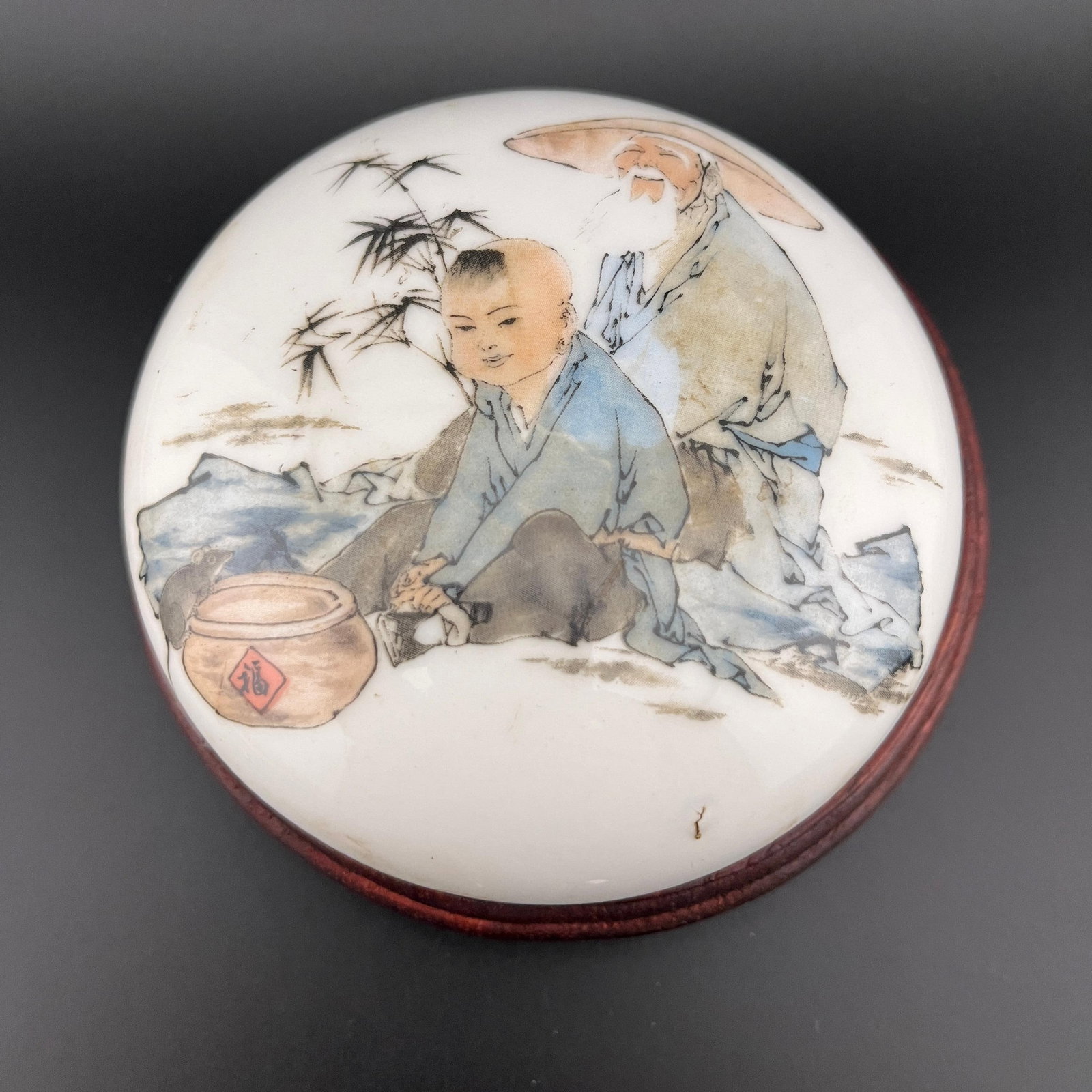 A FINE PORCELAIN SCHOLAR'S ITEM SEAL PASTE BOX (1 of 5)