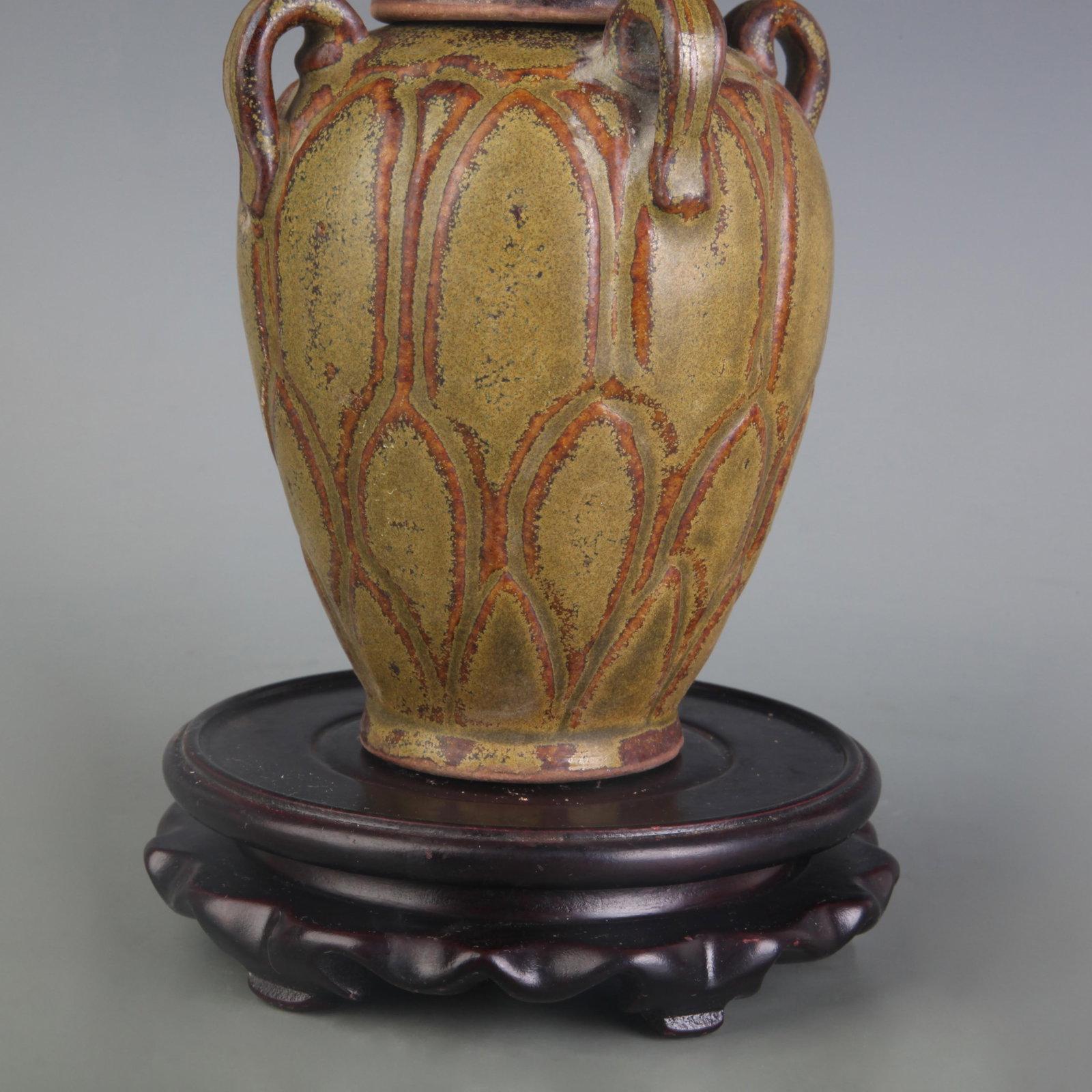 AN EEL-YELLOW GLAZED JAR WITH FOUR LOOP HANDLES - 3