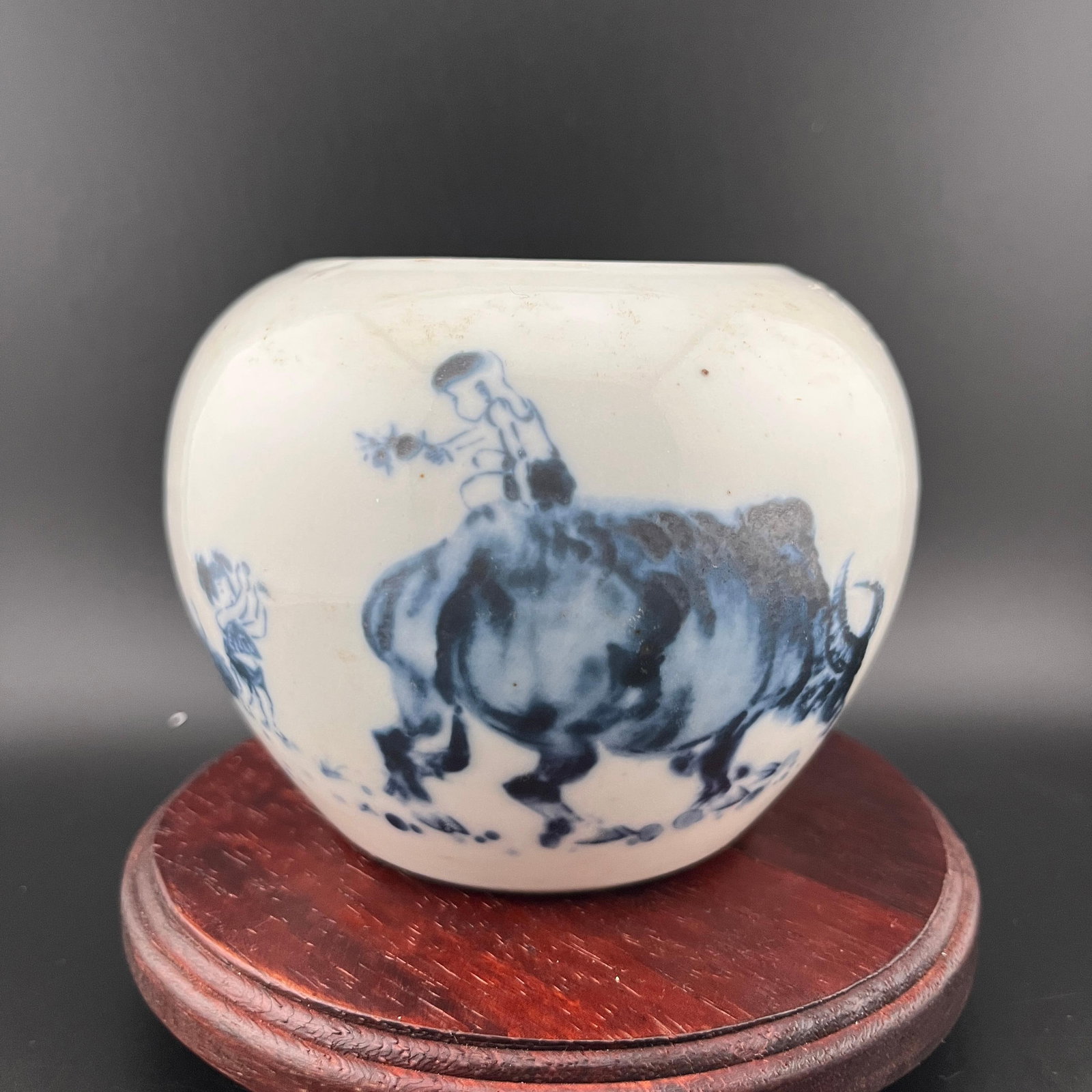 A FINE BLUE AND WHITE COW PAINTED WATER JAR: Republic Period; High: 3.4 inch; Diameter: 4.6 inch. Wooden base for picture and display only.