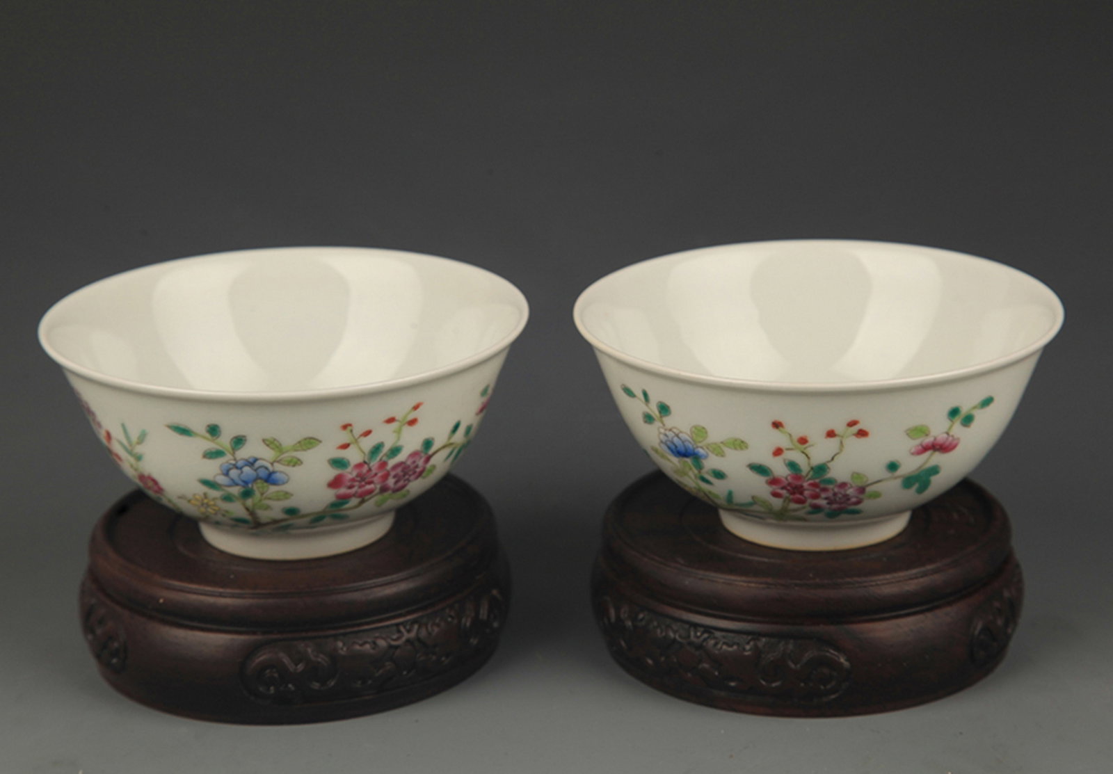 A PAIR OF FAMILLE ROSE SMALL BOWLS WITH BIRD-AND-FLOWER DECORATION: Qing Dynasty; High: 1.75 inch; Diameter: 3.75 inch; Wooden base for picture and display only.