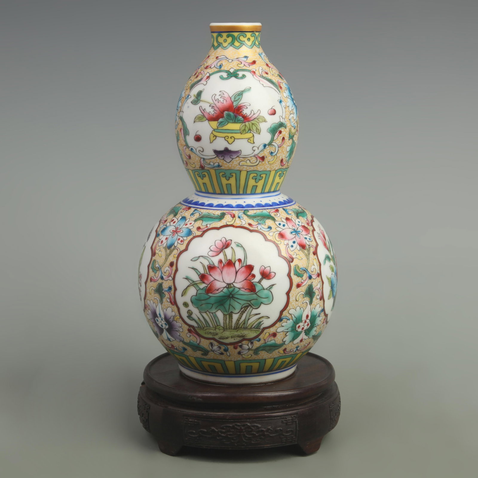 A FINE FAMILLE ROSE FLOWER AND BUTTERFLY PATTERN CALABASH BOTTLE: Qing Dynasty Qian Long Period, High: 9.5 inch Width: 5.5 inch; Wooden base for picture and display only.