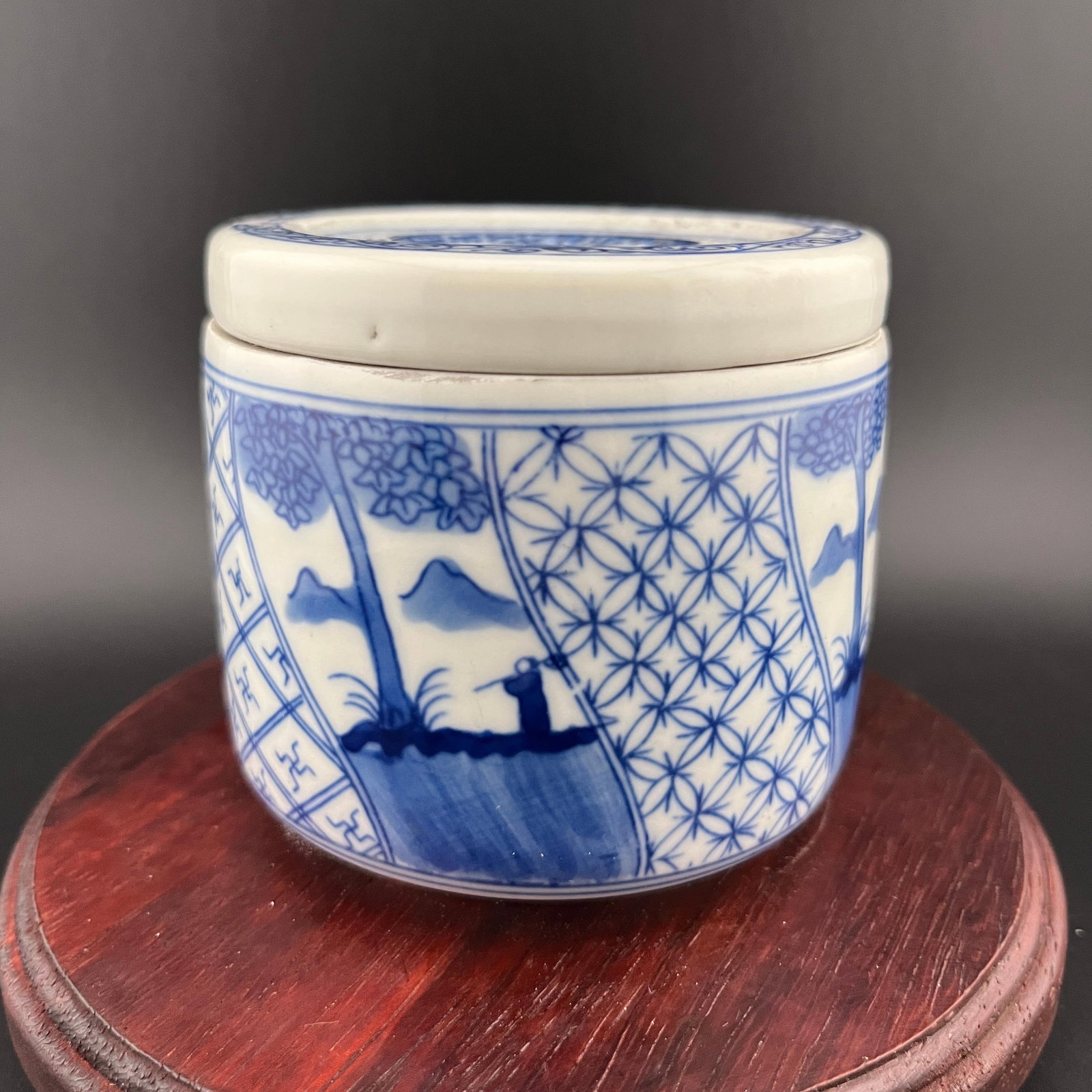 BLUE AND WHITE PORCELAIN SEAL PASTE BOX WITH LANDSCAPE PAINTING (1 of 7)