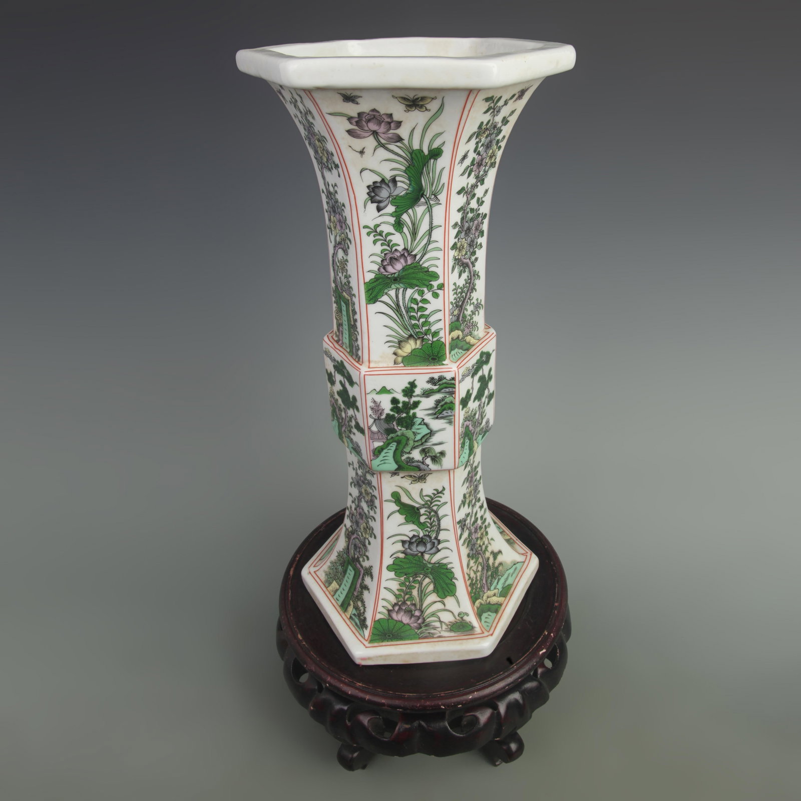 A FINE FAMILLE ROSE HEXAGONAL FLORAL PATTERN PORCELAIN VASE: Qing Dynasty Kang Xi Period; High: 14.8 inch; Diameter: 6.3 inch. Wooden base for picture and display only.