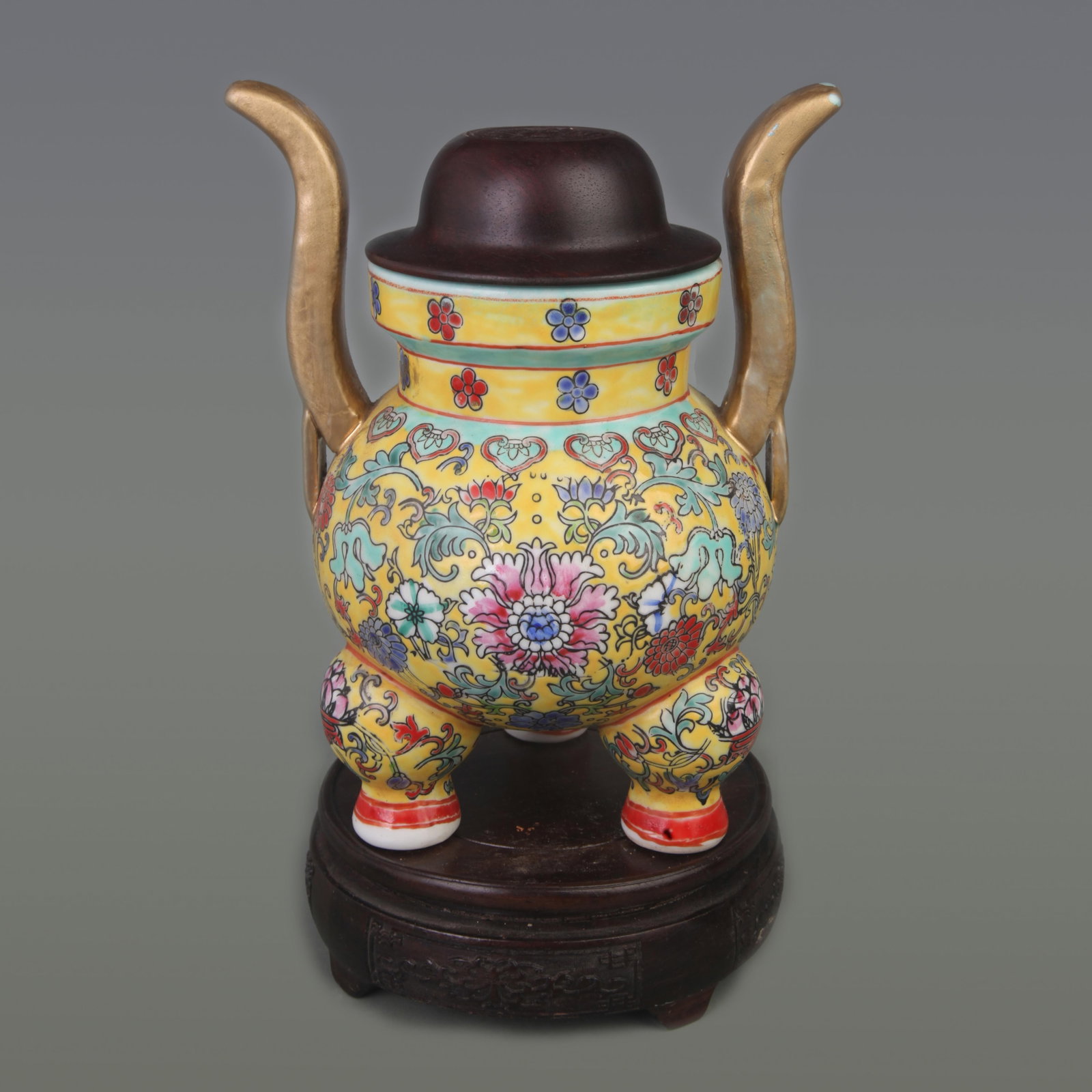 RARE FAMILLE ROSE FLOWER PATTERN THREE FOOT PORCELAIN CENSER WITH REDWOOD LID: Qing Dynasty, Diameter:6.5 inch; High: 8.0 inch. Wooden base for picture and display only.