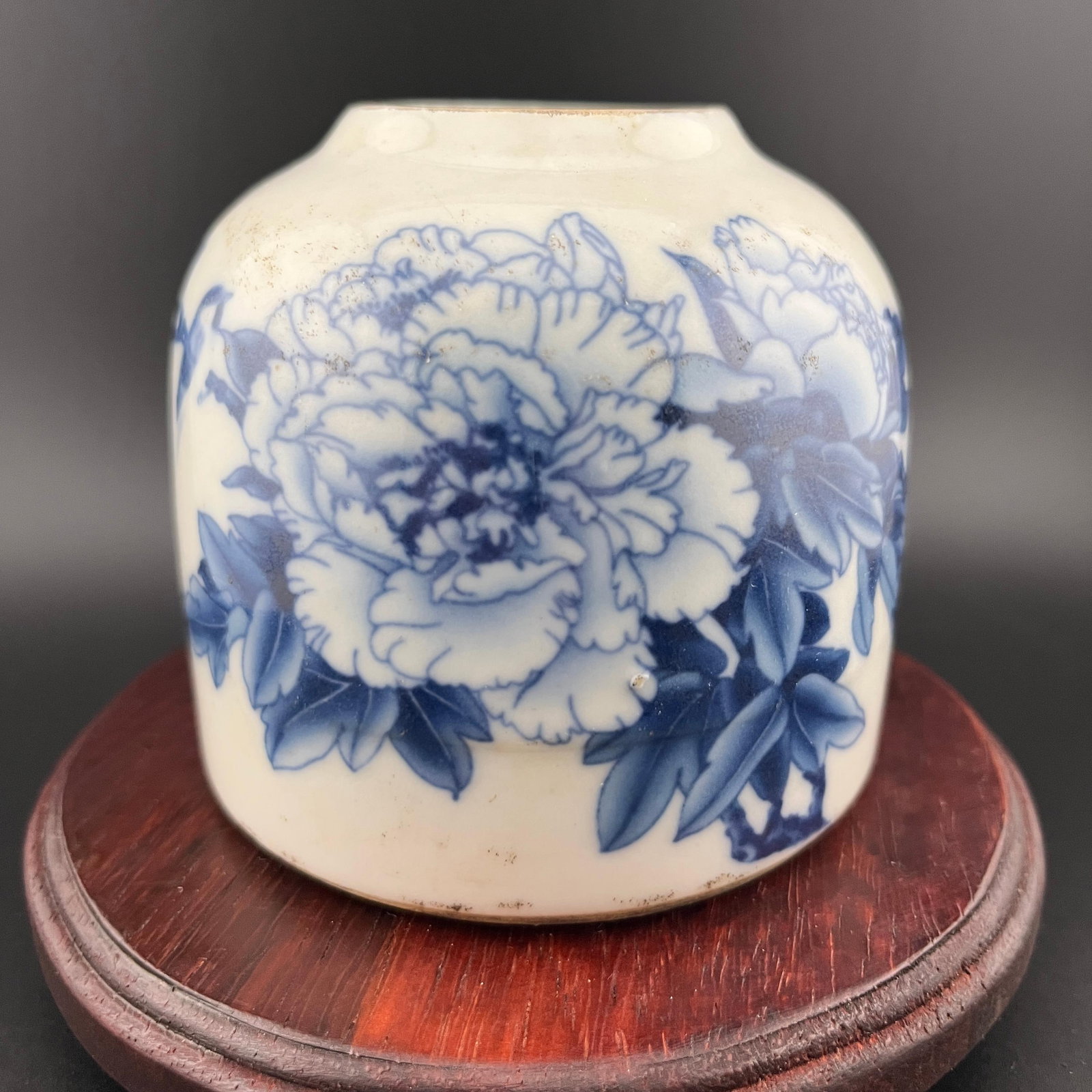 BLUE AND WHITE PORCELAIN PEONY PATTERN JAR: Qing Dynasty; High: 3.2 inch; Diameter: 3.6 inch. Wooden base for picture and display only.