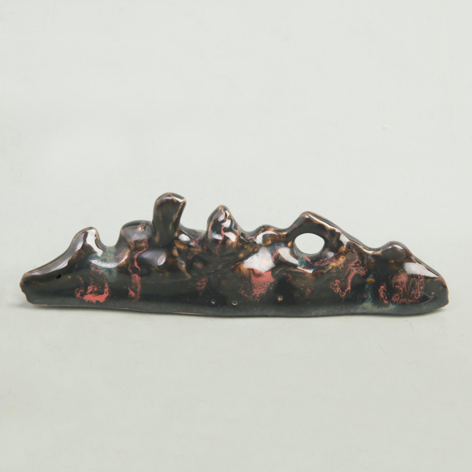A FINE BLACK GLAZED PORCELAIN PEN HOLDER: Qing Dynasty; Long: 6.5 inch; High: 2.1 inch. Wooden base for picture and display only.