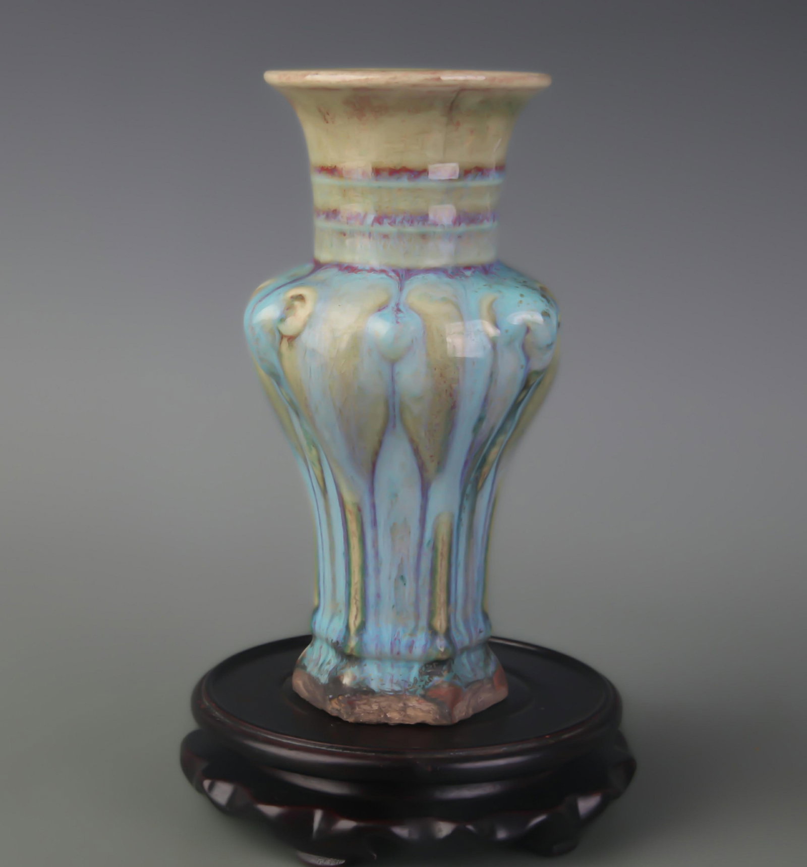A JUN-GLAZED ‘THREE RAMS’ ZUN VASE - 4