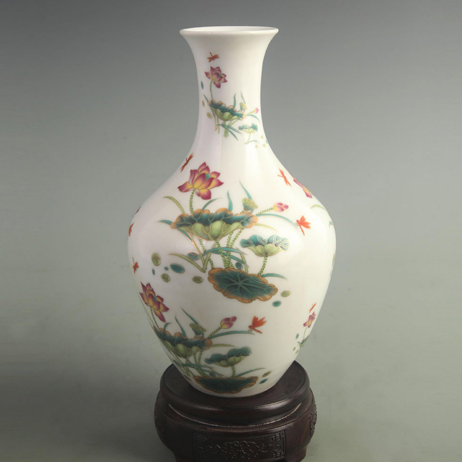 FAMILLE ROSE PORCELAIN VASE WITH LOTUS DECORATION: Qing Dynasty Yong Zheng Period; High: 9.80 inch; Width: 5.50 inch; Woodbase for picture and display only
