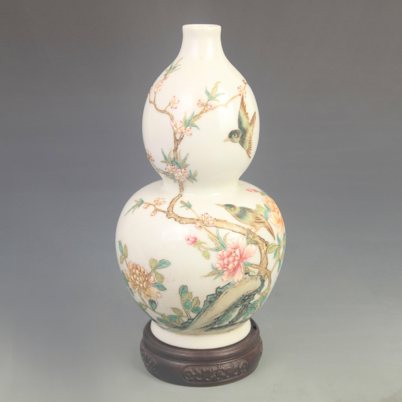 CLOISONNE ENAMEL FLORAL AND BIRD GOURD SHAPED PORCELAIN VASE: Qing Dynasty Qian Long Period, High: 9.30 inch; Diameter:4.50 inch; Woodbase for picture and display only
